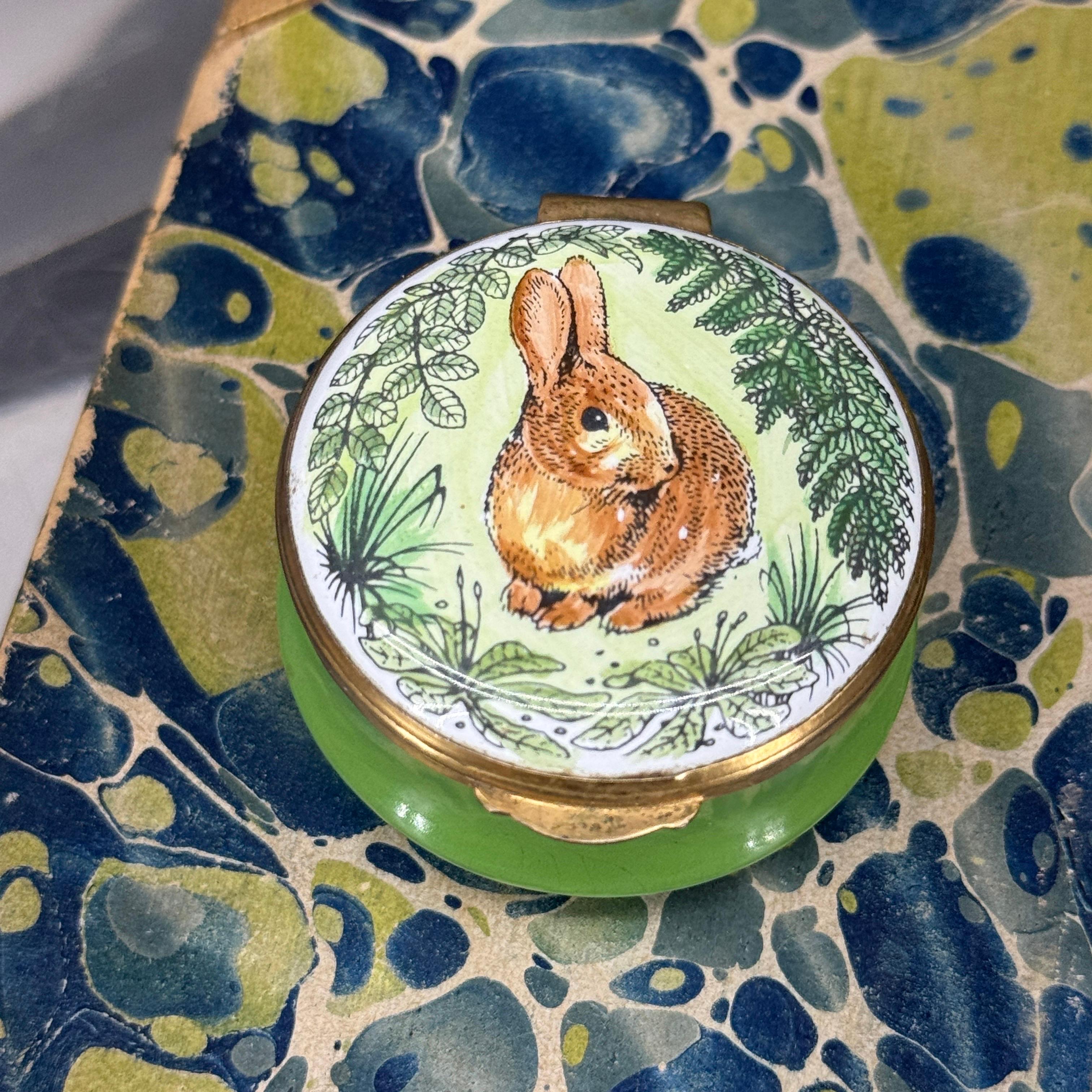 English Enamel Painted Trinket Box of a Bunny Rabbit For Sale 2