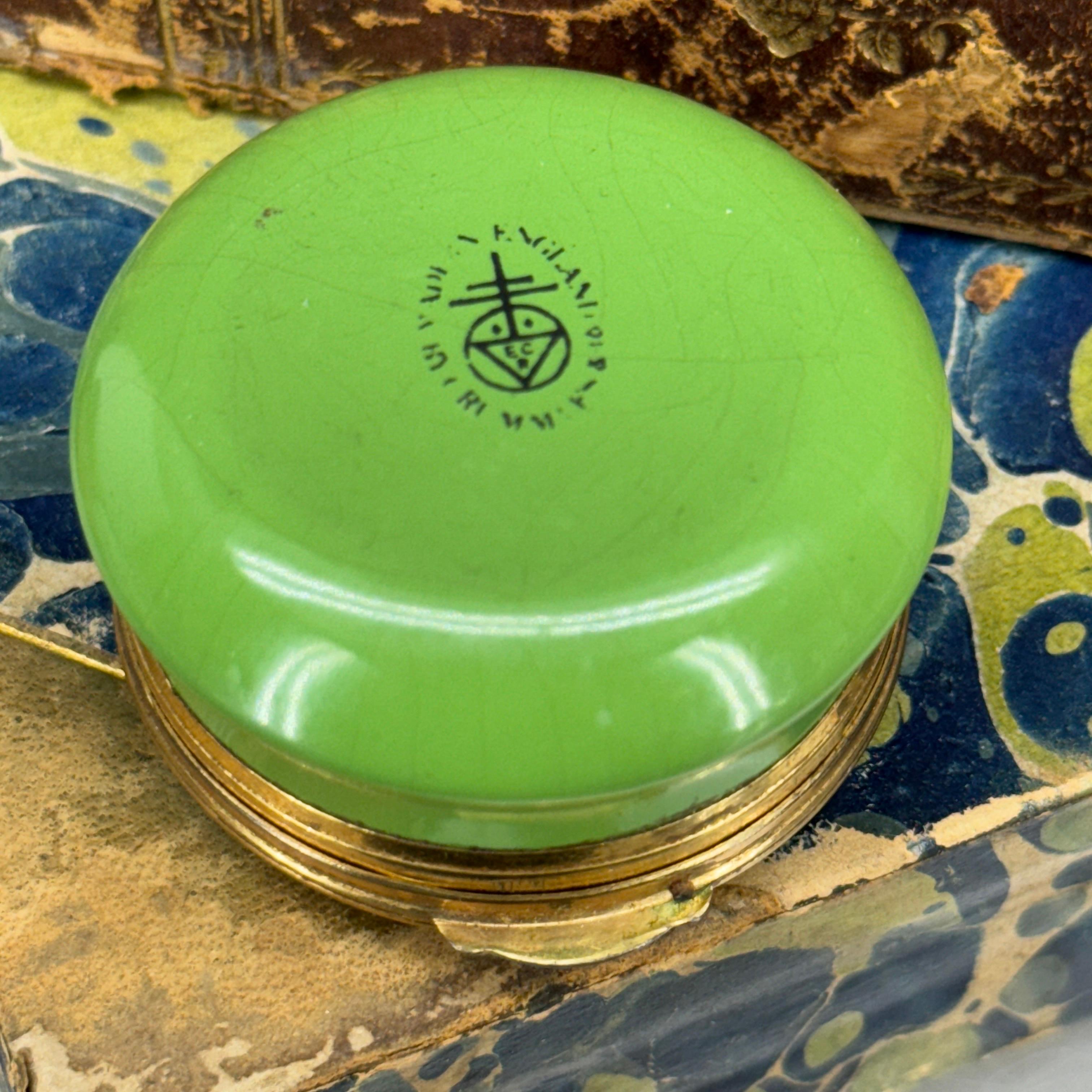 English Enamel Painted Trinket Box of a Bunny Rabbit For Sale 3