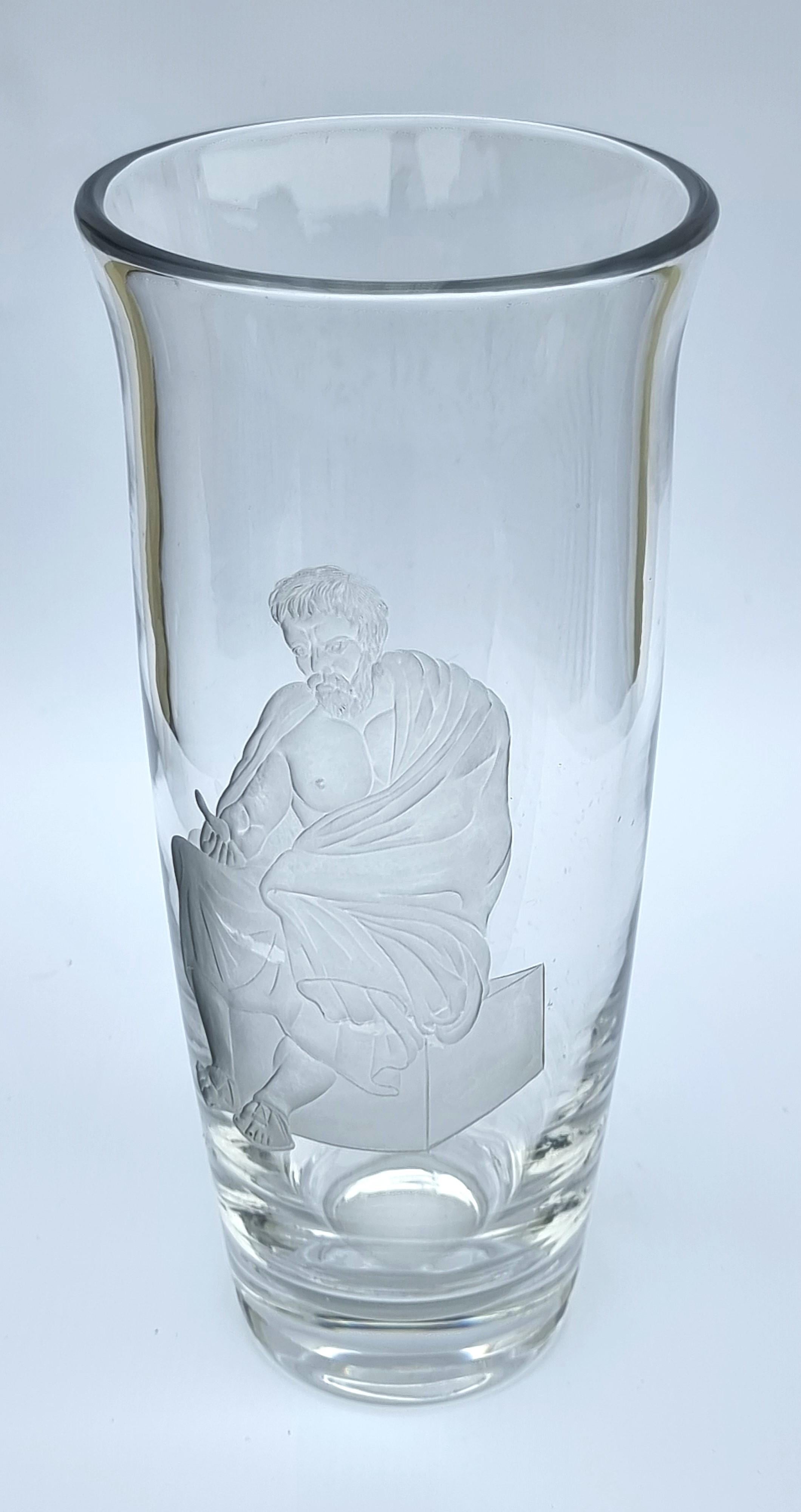 Vaso inglese in vetro inciso con Socrate, il filosofo greco, 1920 circa in vendita 2