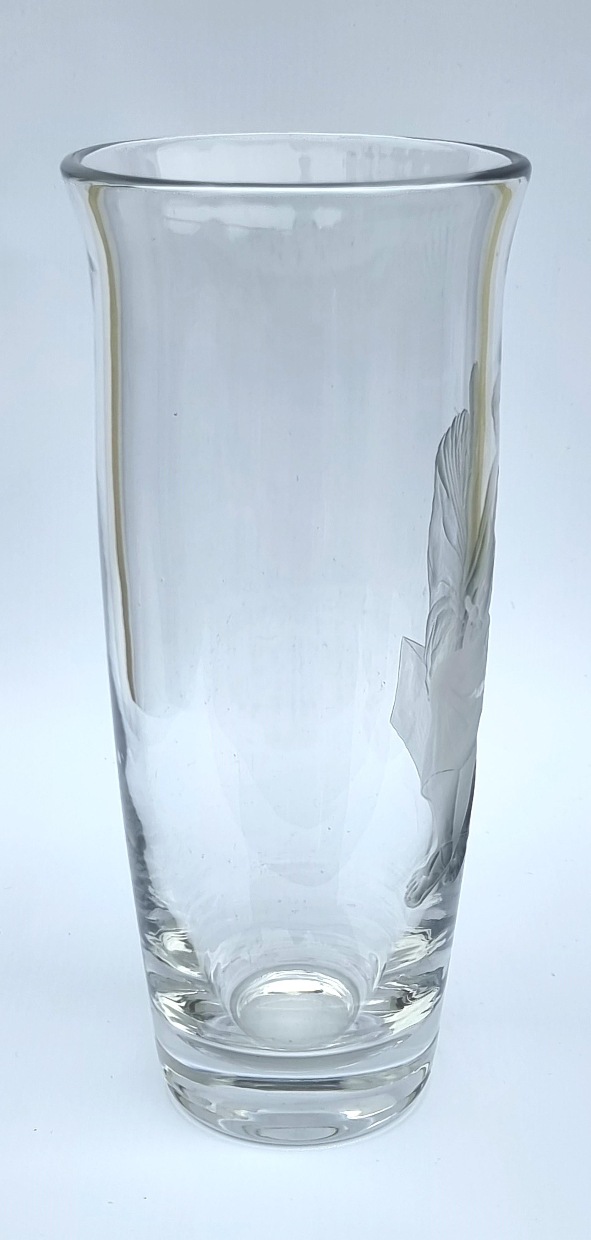 XX secolo Vaso inglese in vetro inciso con Socrate, il filosofo greco, 1920 circa in vendita