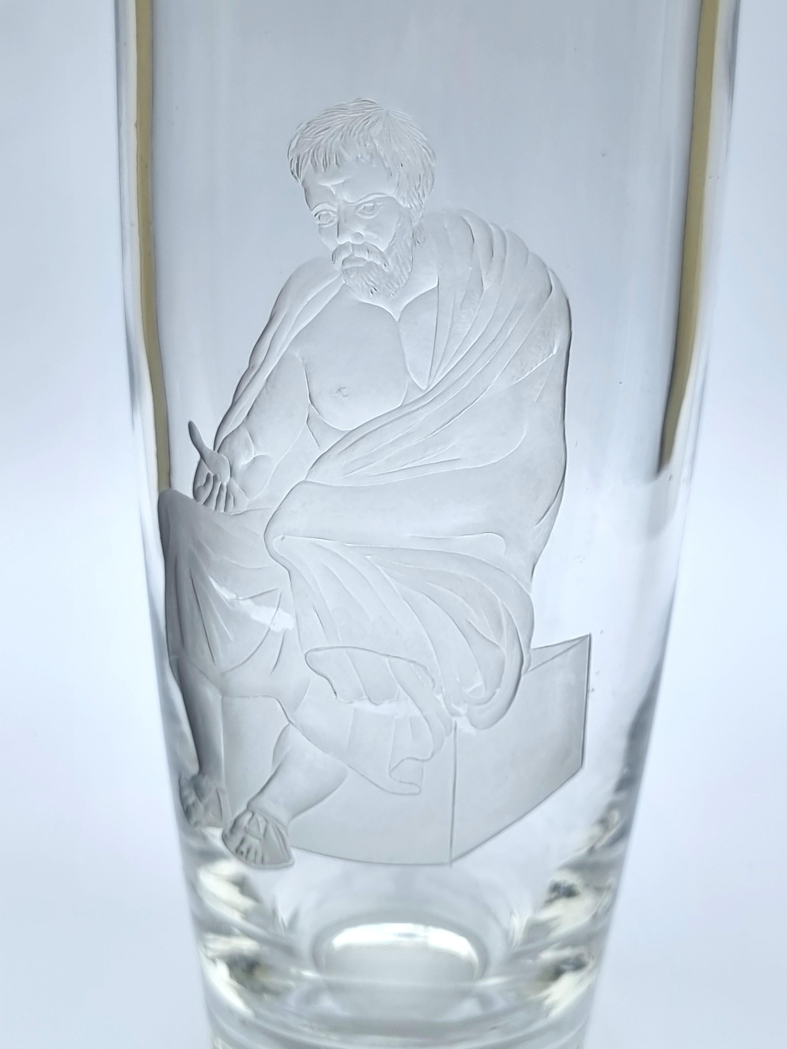 Vetro Vaso inglese in vetro inciso con Socrate, il filosofo greco, 1920 circa in vendita
