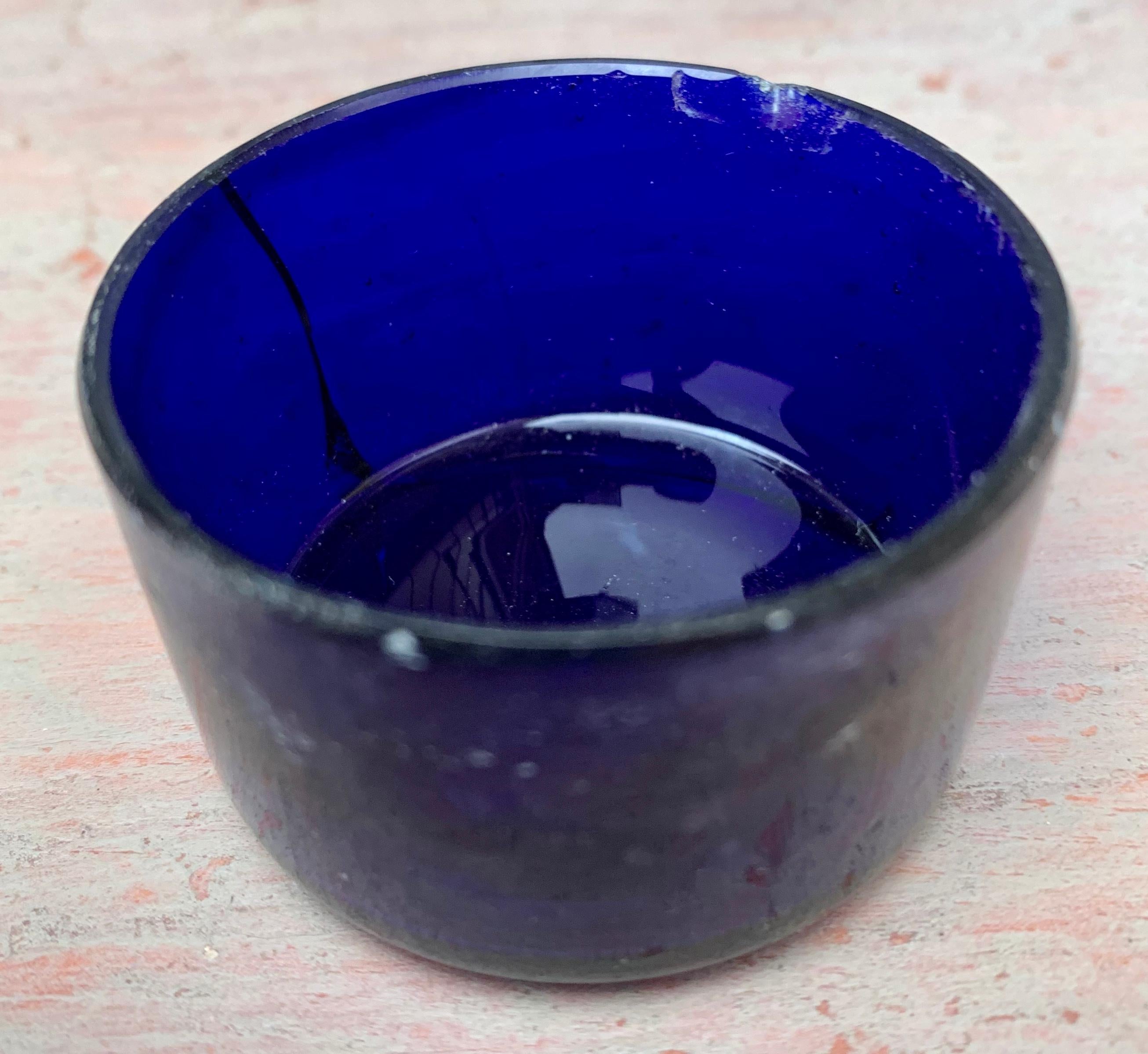 English EPBM Sheffield Silver Salt Cellar with Blue Glass Insert For Sale 2
