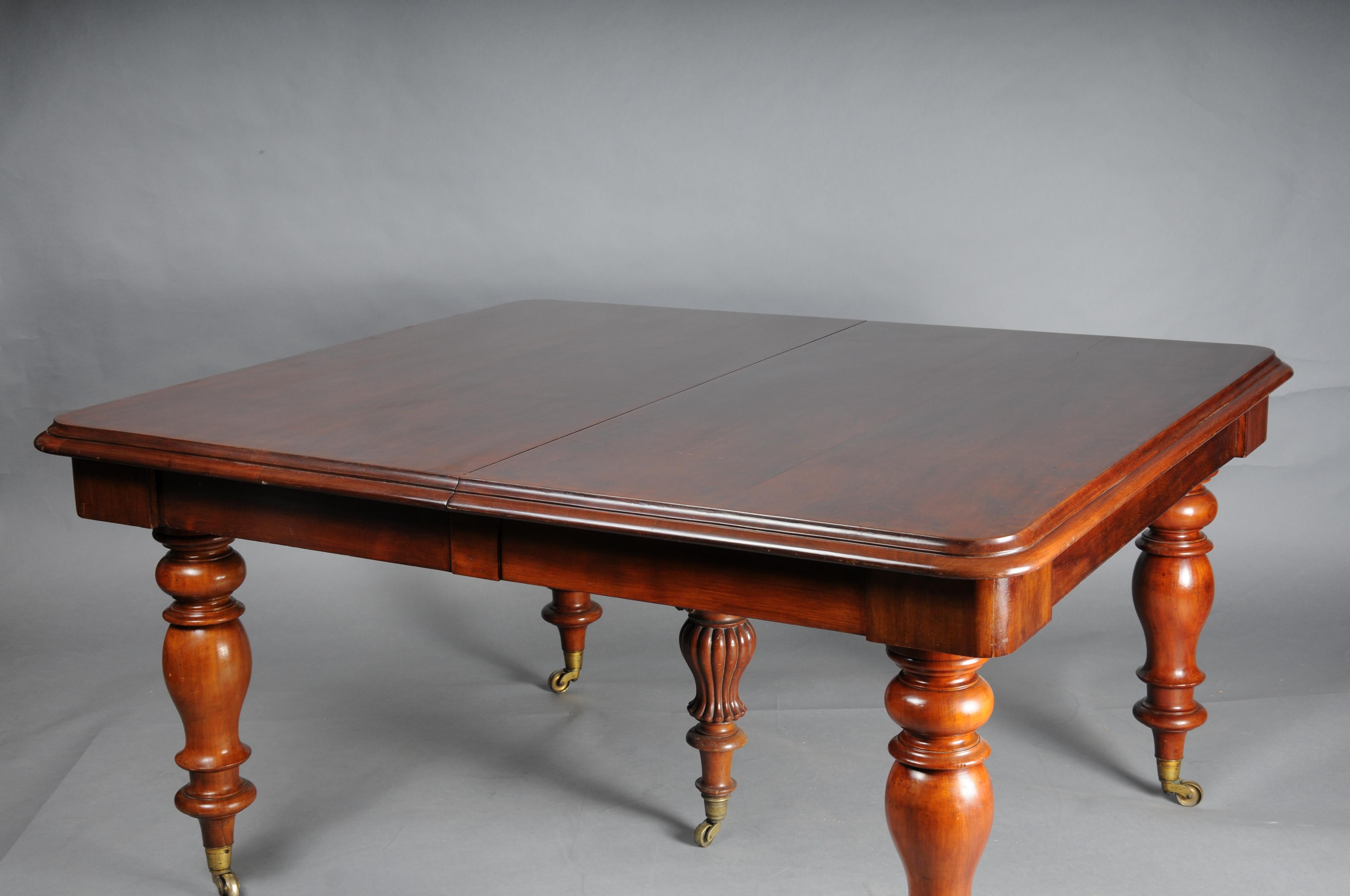 English Extendable Dining Table, Mahogany, circa 1860 In Good Condition For Sale In Berlin, DE
