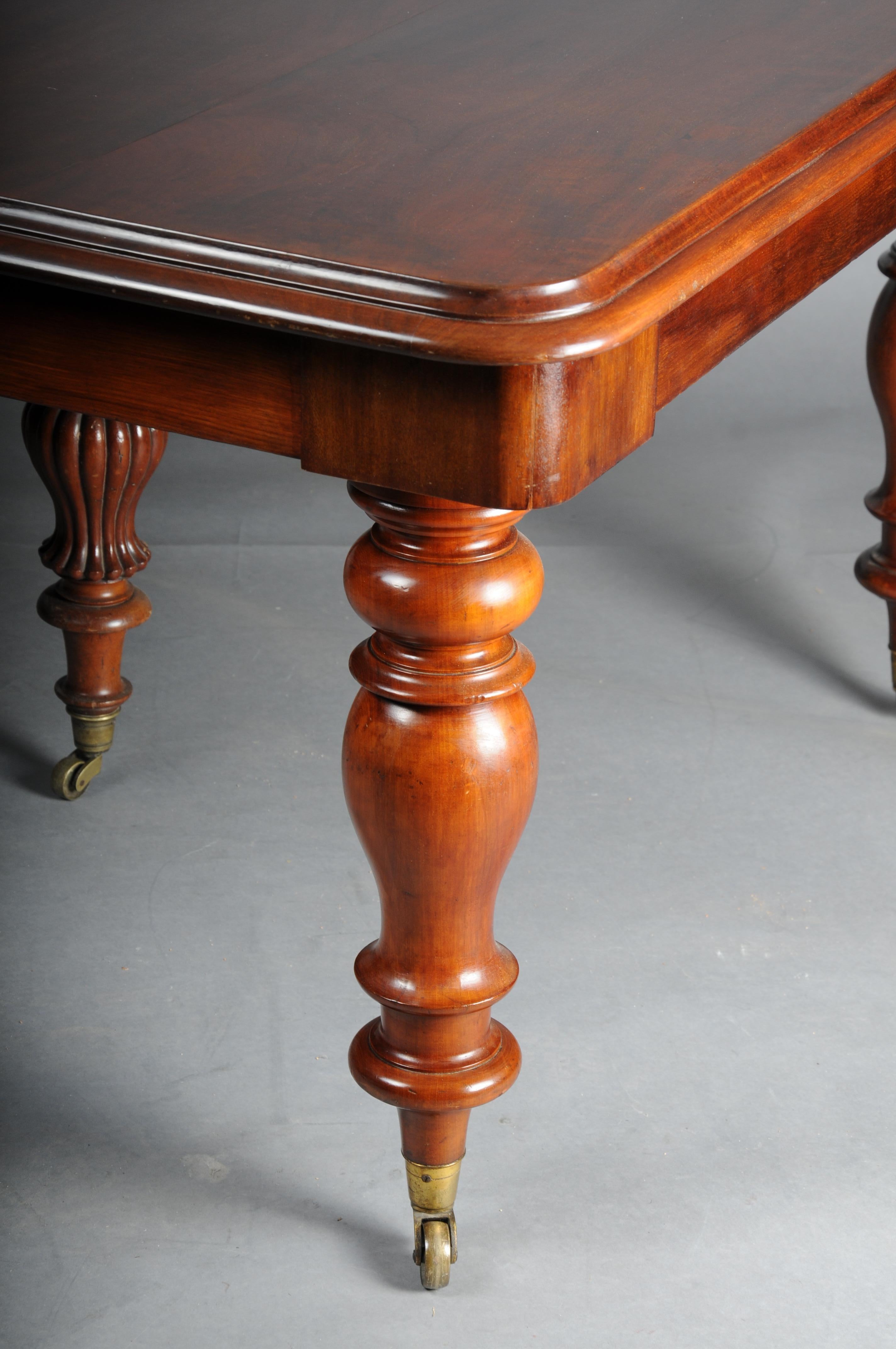 Late 19th Century English Extendable Dining Table, Mahogany, circa 1860 For Sale