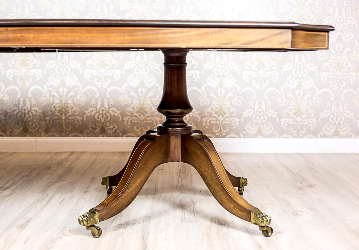 English, Extendable Dining Table Veneered with Mahogany, circa 1920 For Sale 4
