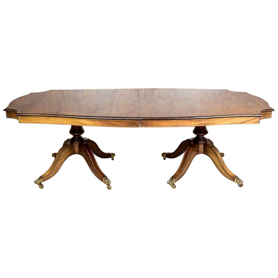 English, Extendable Dining Table Veneered with Mahogany, circa 1920 For Sale
