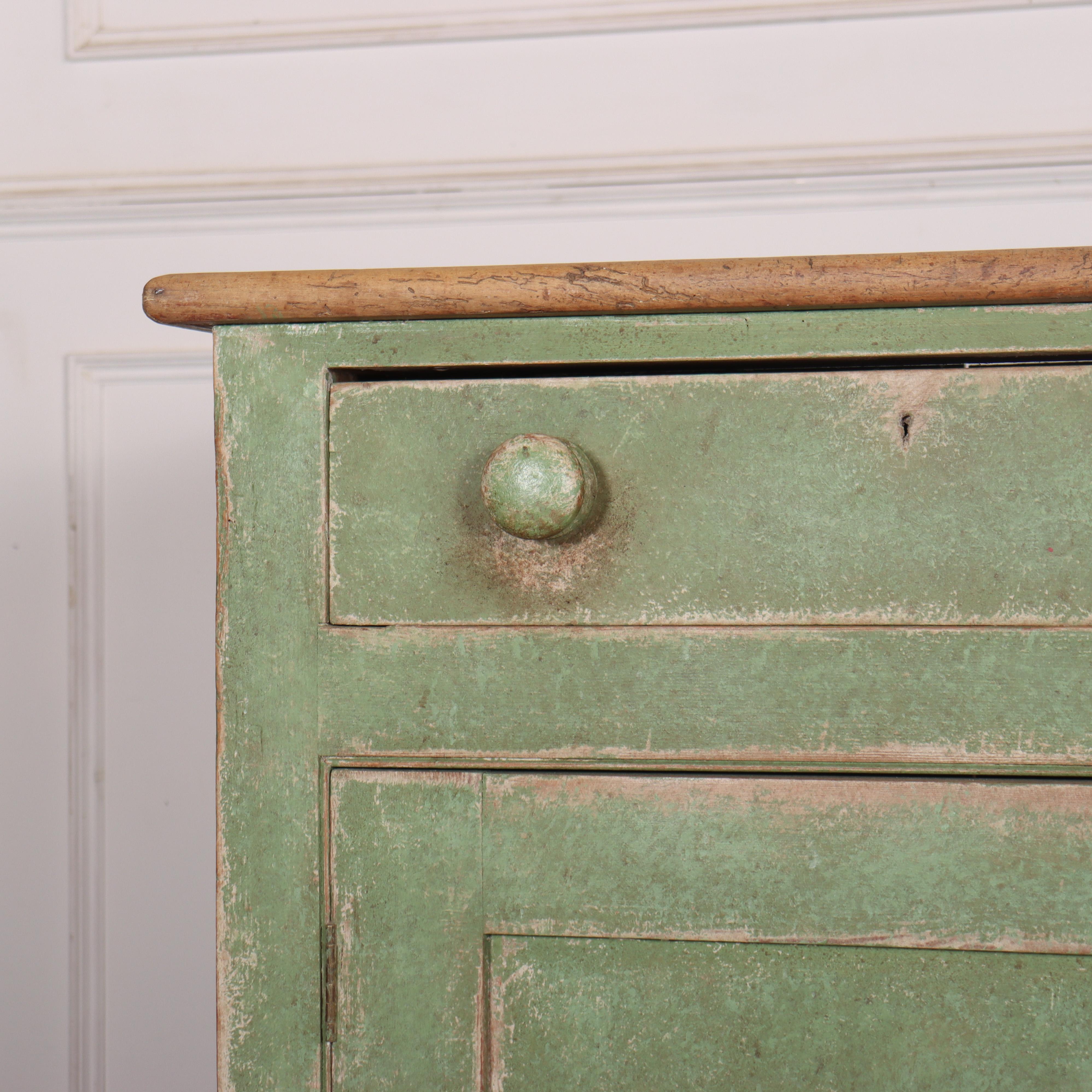 Peint Base de commode English Farm House en vente