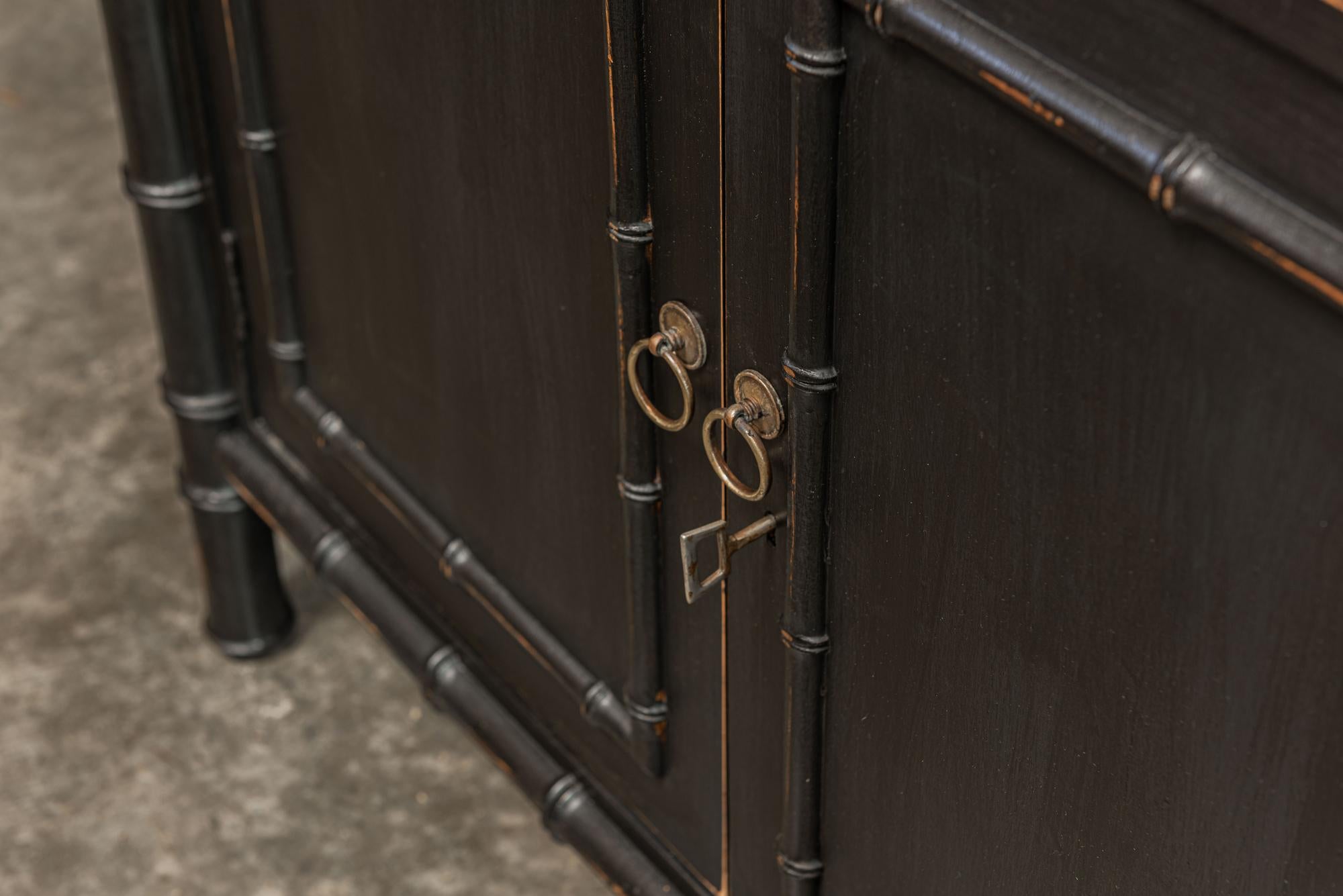 Veneer English Faux Bamboo Ebonized Sideboard Dresser/Vanity