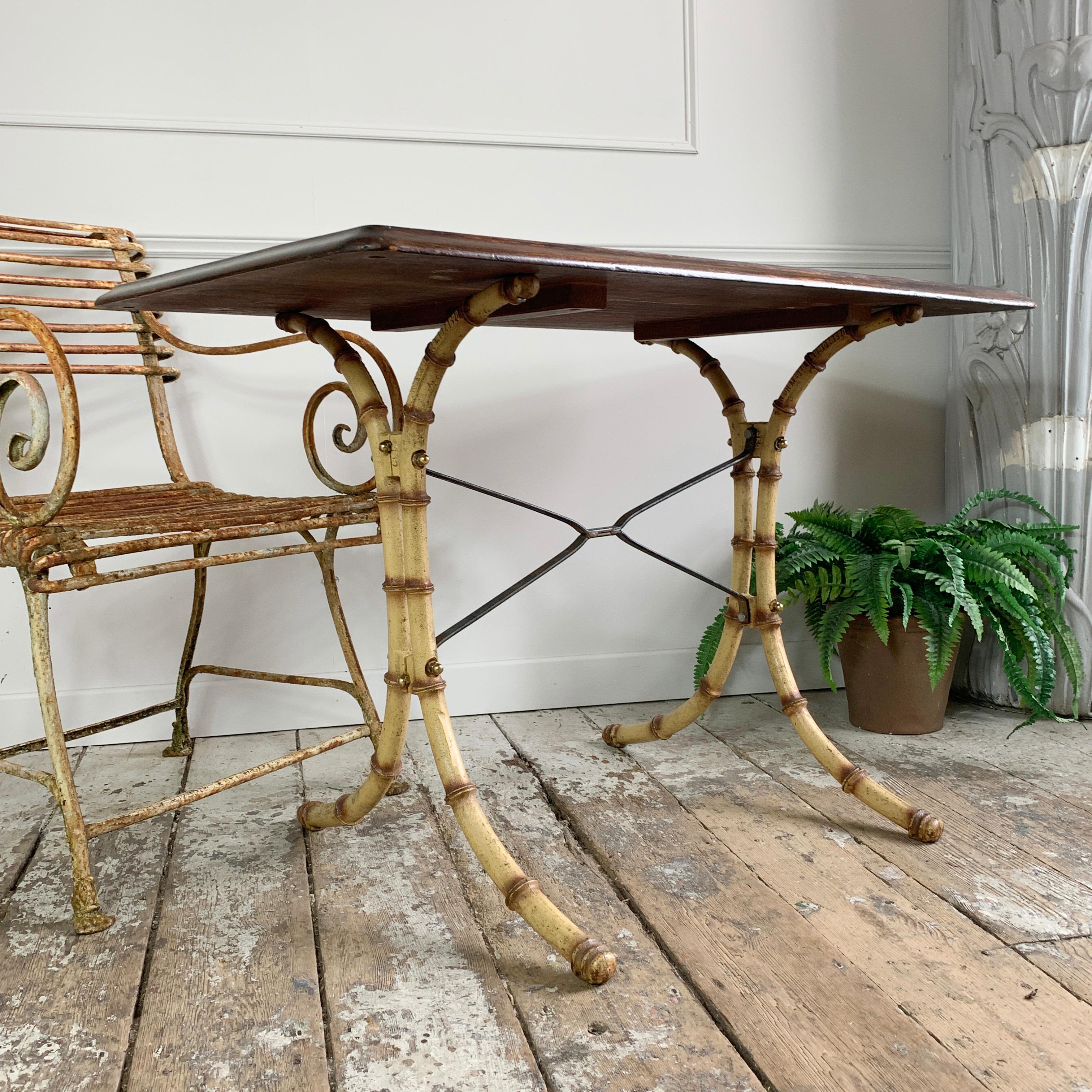 Fer Table anglaise en faux bambou, début du XXe siècle en vente