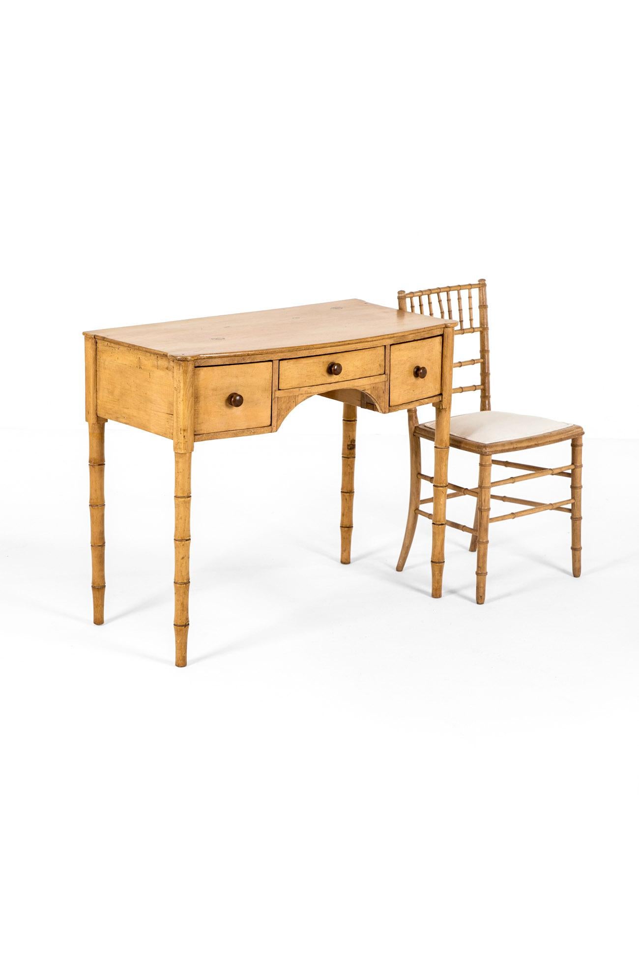 Pieno vittoriano Scrivania e sedia vittoriana in finto bambù inglese in vendita