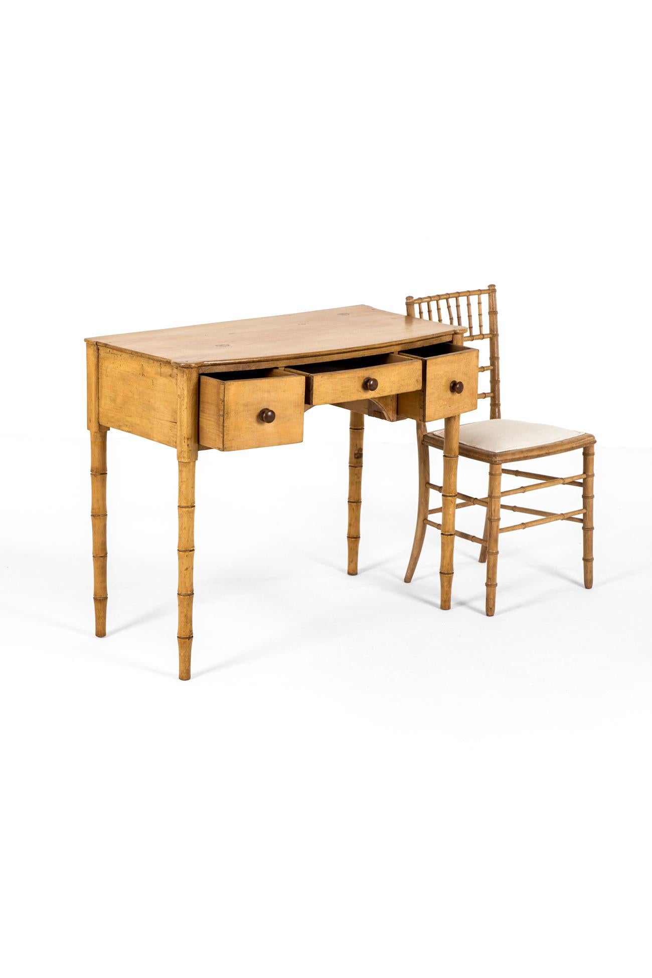 Britannico Scrivania e sedia vittoriana in finto bambù inglese in vendita