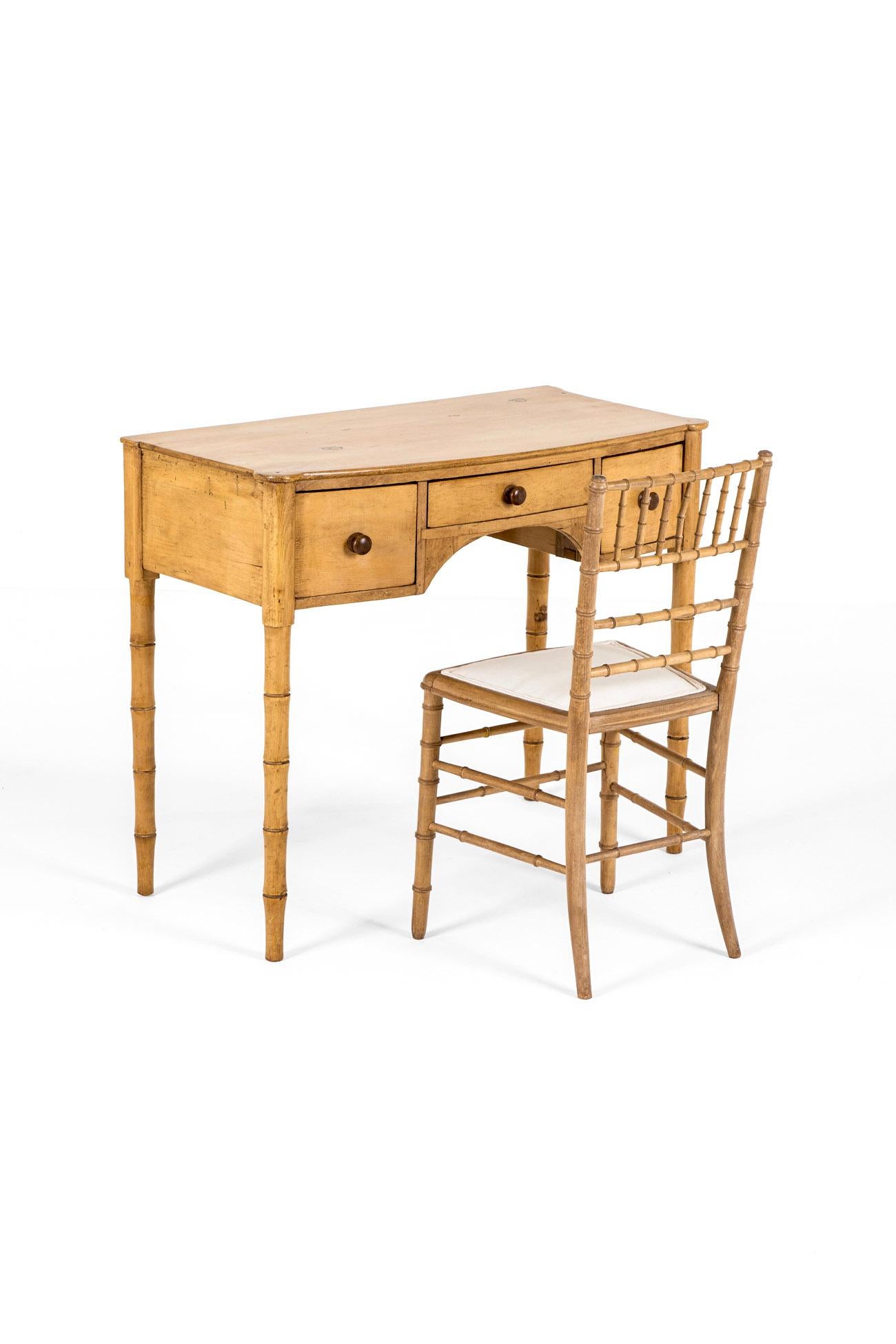 Scrivania e sedia vittoriana in finto bambù inglese In condizioni buone in vendita a Faversham, GB