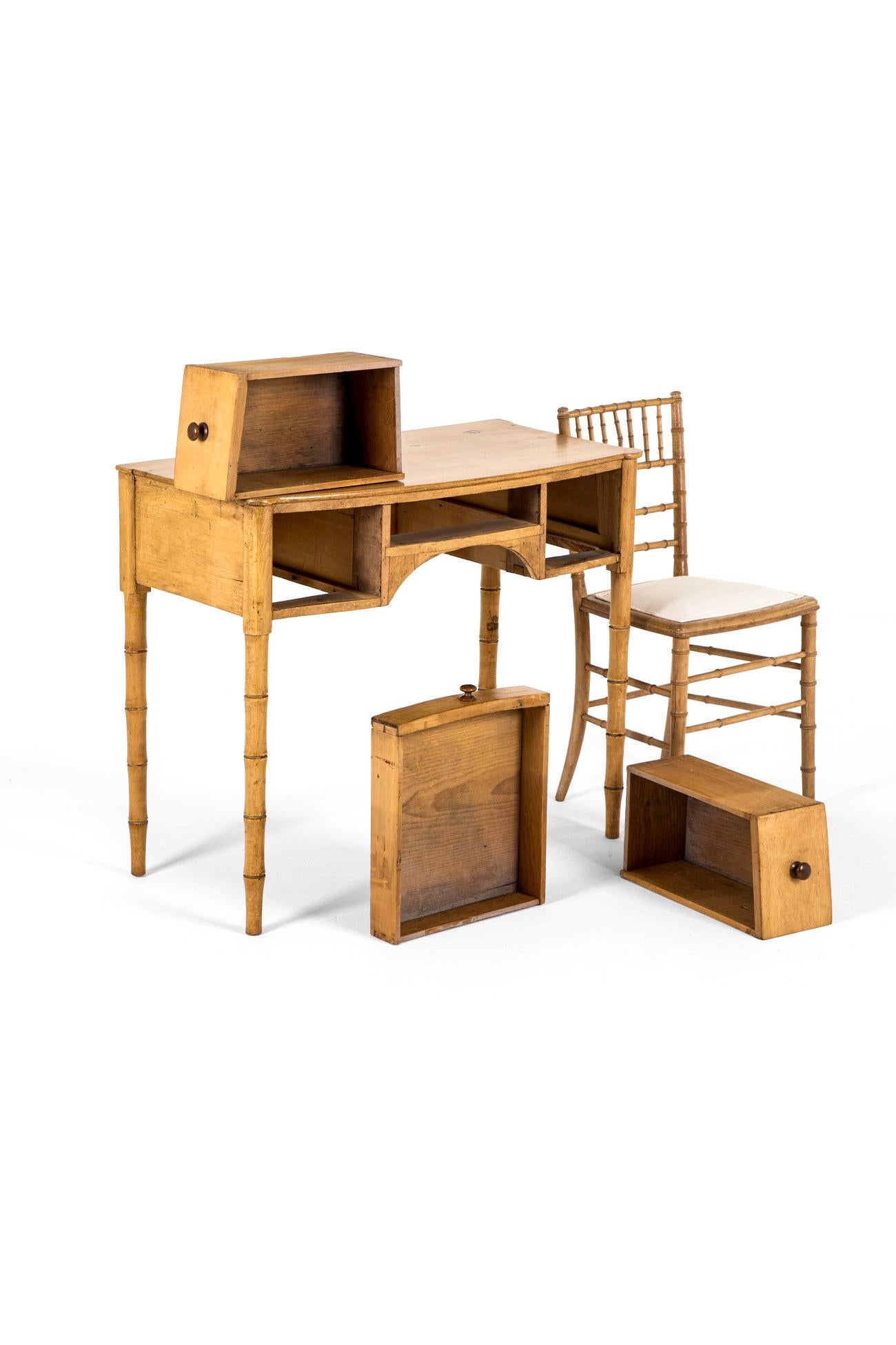 Scrivania e sedia vittoriana in finto bambù inglese in vendita 1