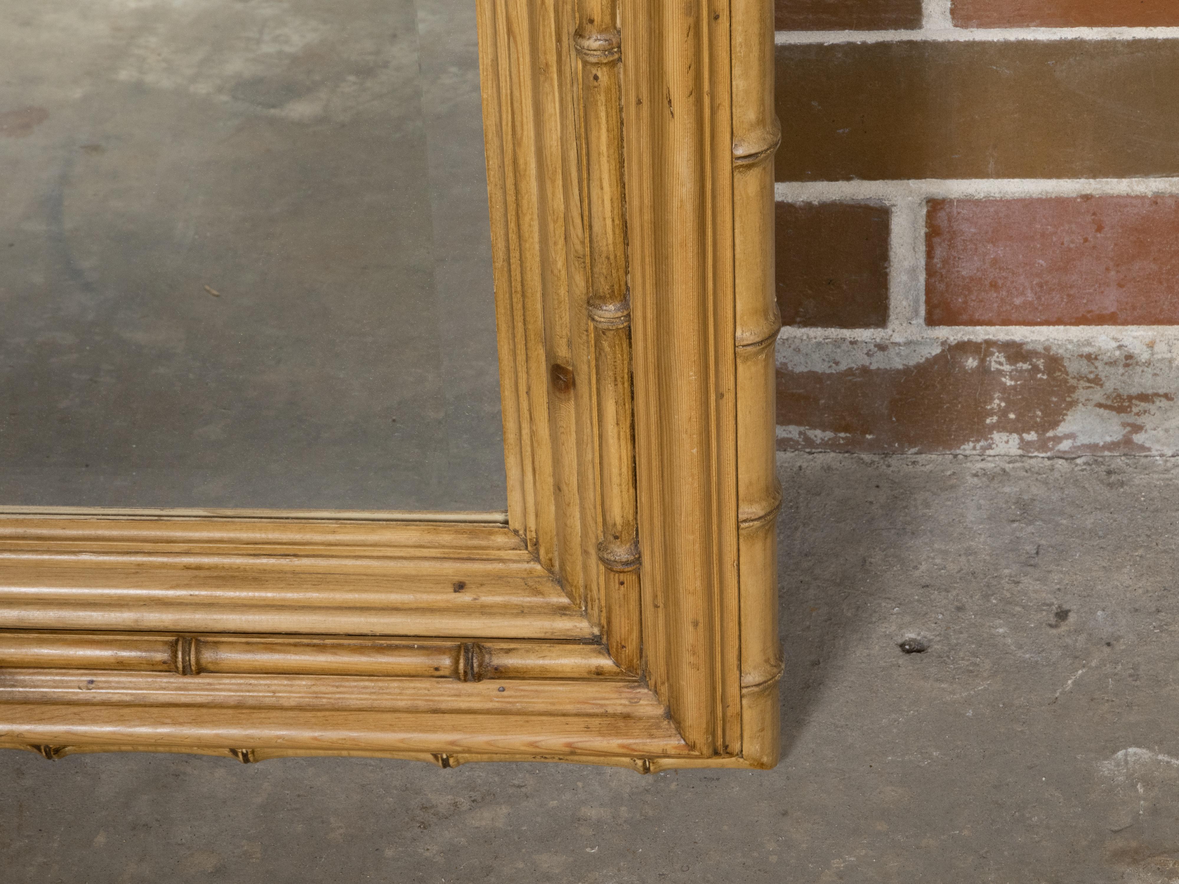 Sculpté Miroir mural anglais en faux bambou avec verre biseauté, vers 1890 en vente