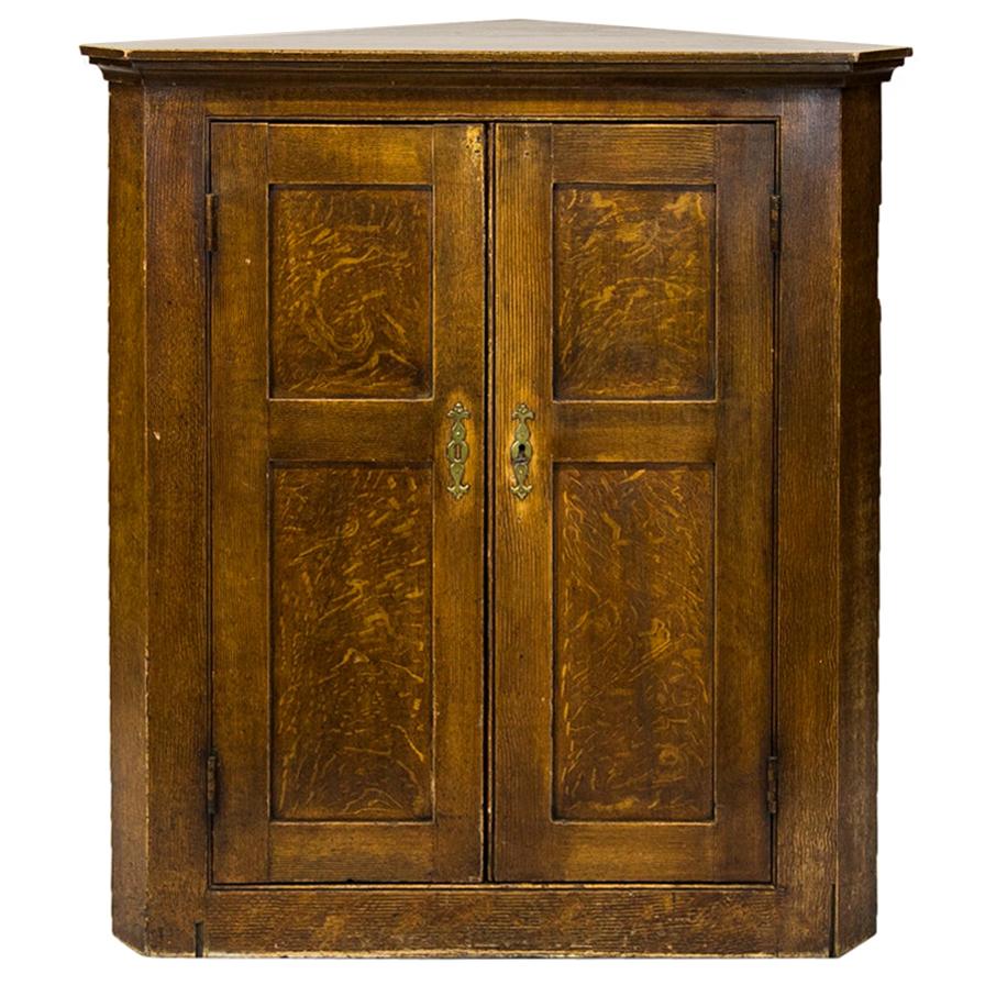 Credenza inglese ad angolo dipinta con colori finti