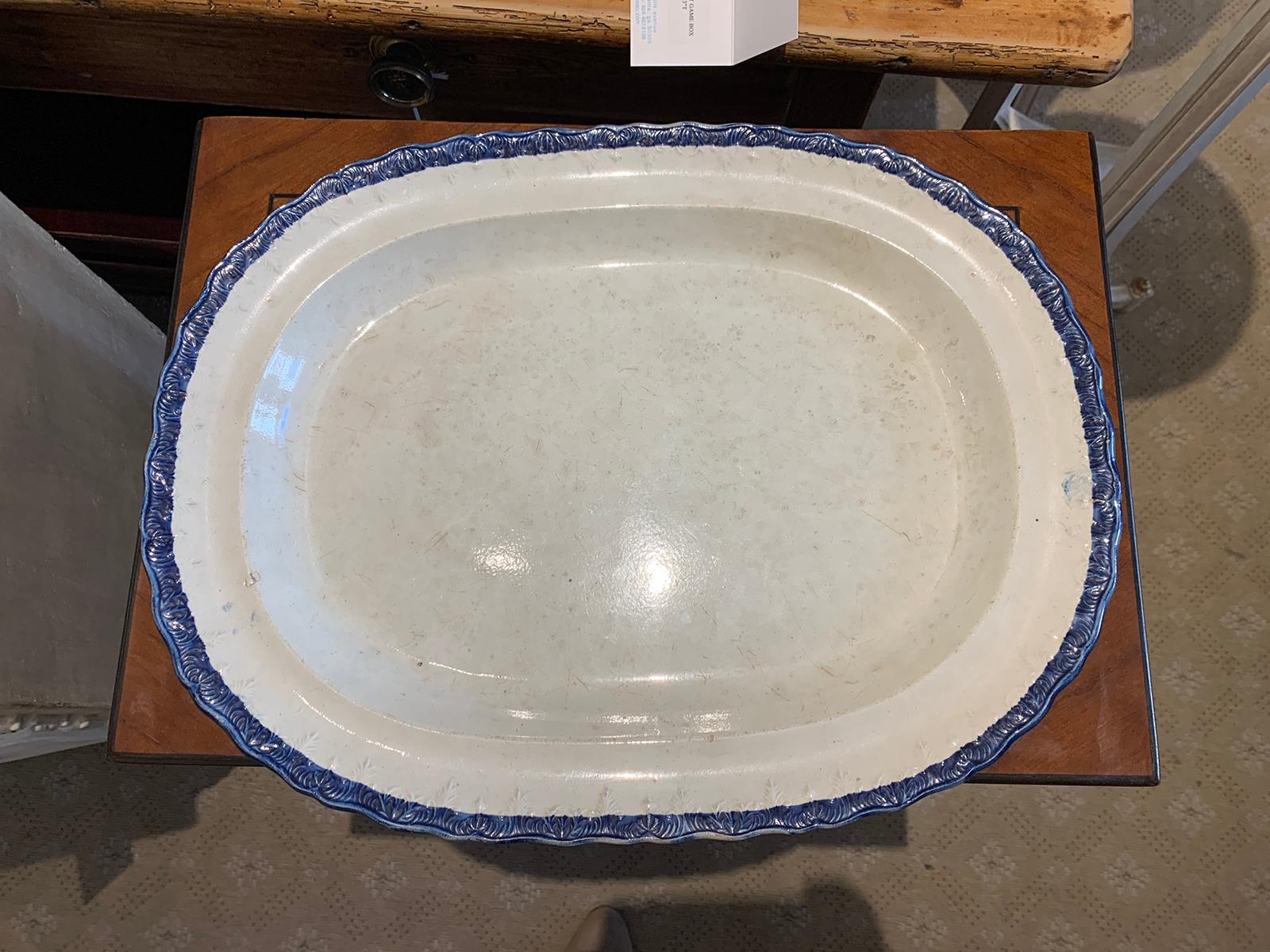 English Featherware Platter, Unmarked, circa 1830 In Good Condition For Sale In Atlanta, GA