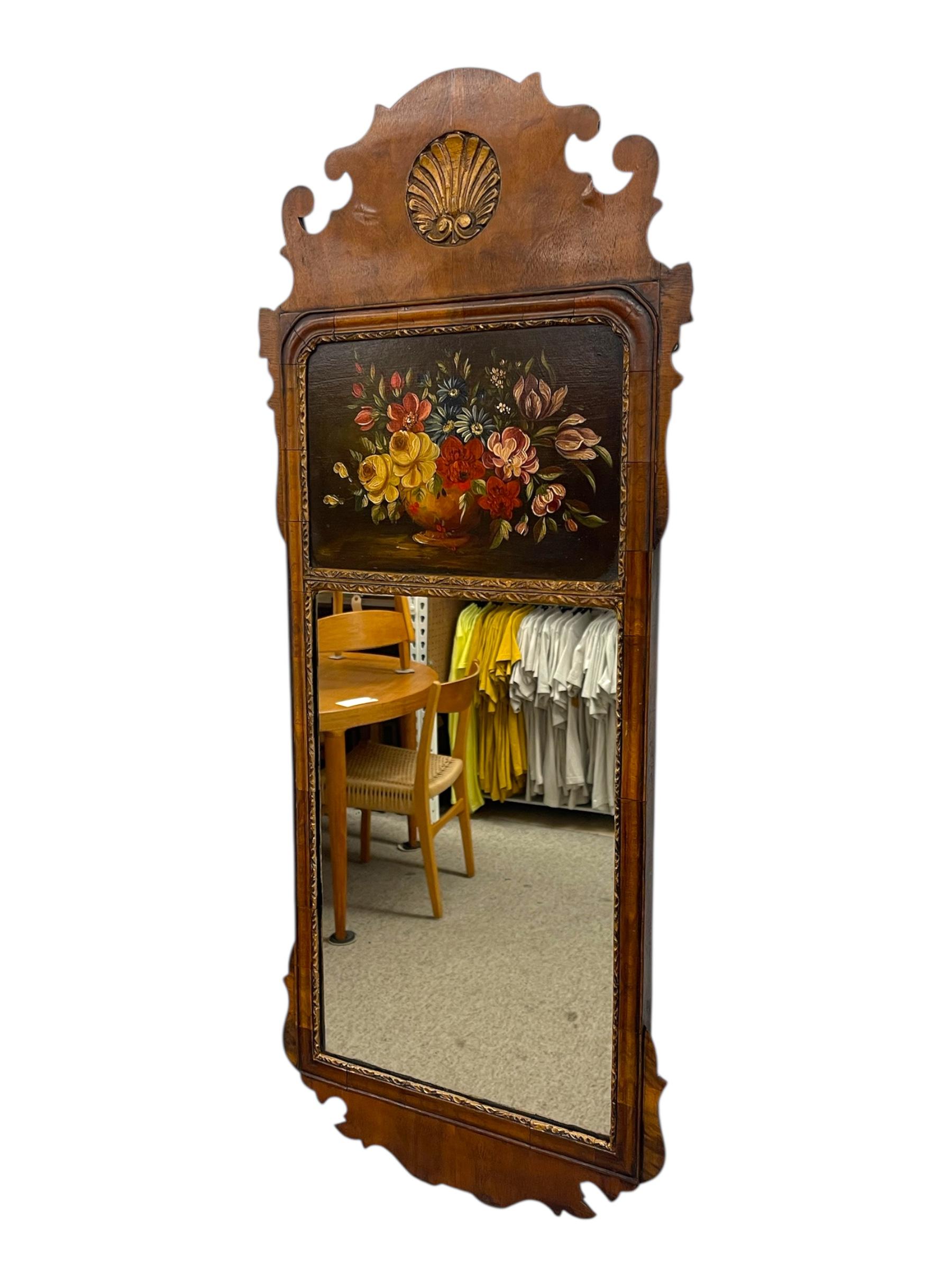 Mid-Century Modern Miroir mural de style fédéral anglais avec panneau floral peint à la main en vente