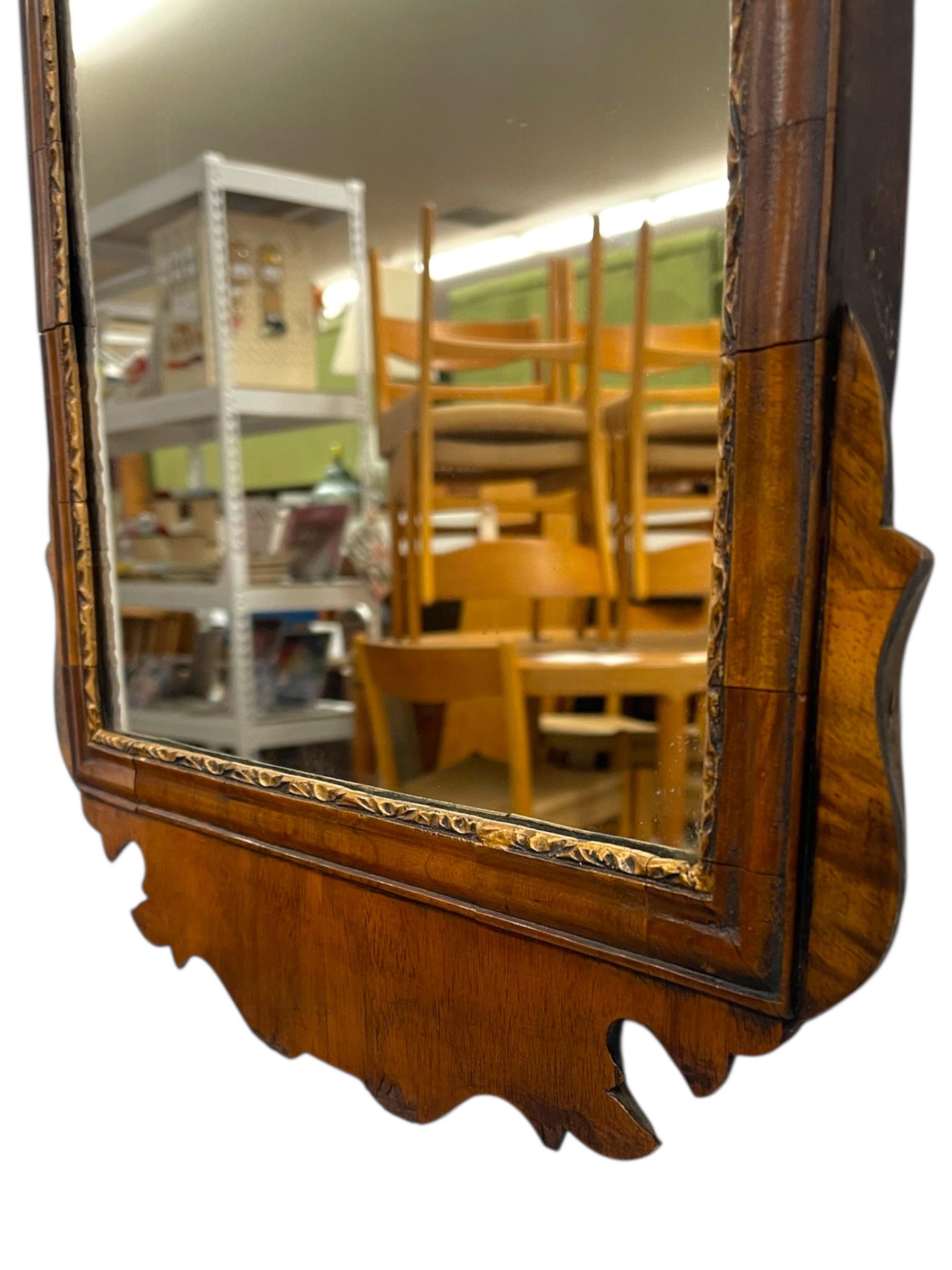 Fin du 20e siècle Miroir mural de style fédéral anglais avec panneau floral peint à la main en vente