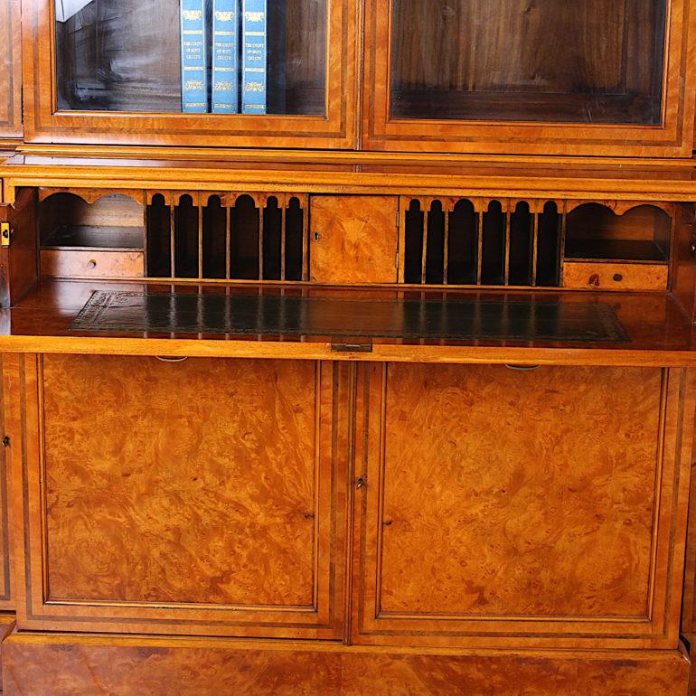 English Figured Maple Breakfront Library Bookcase In Good Condition In Vancouver, British Columbia