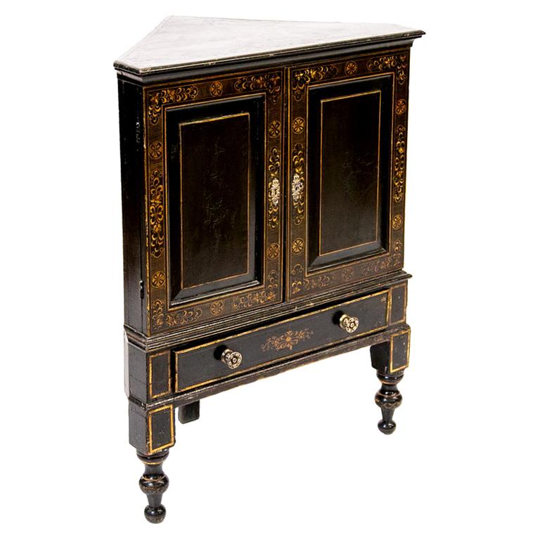 English Fitted Pine Lacquer Corner Chest For Sale