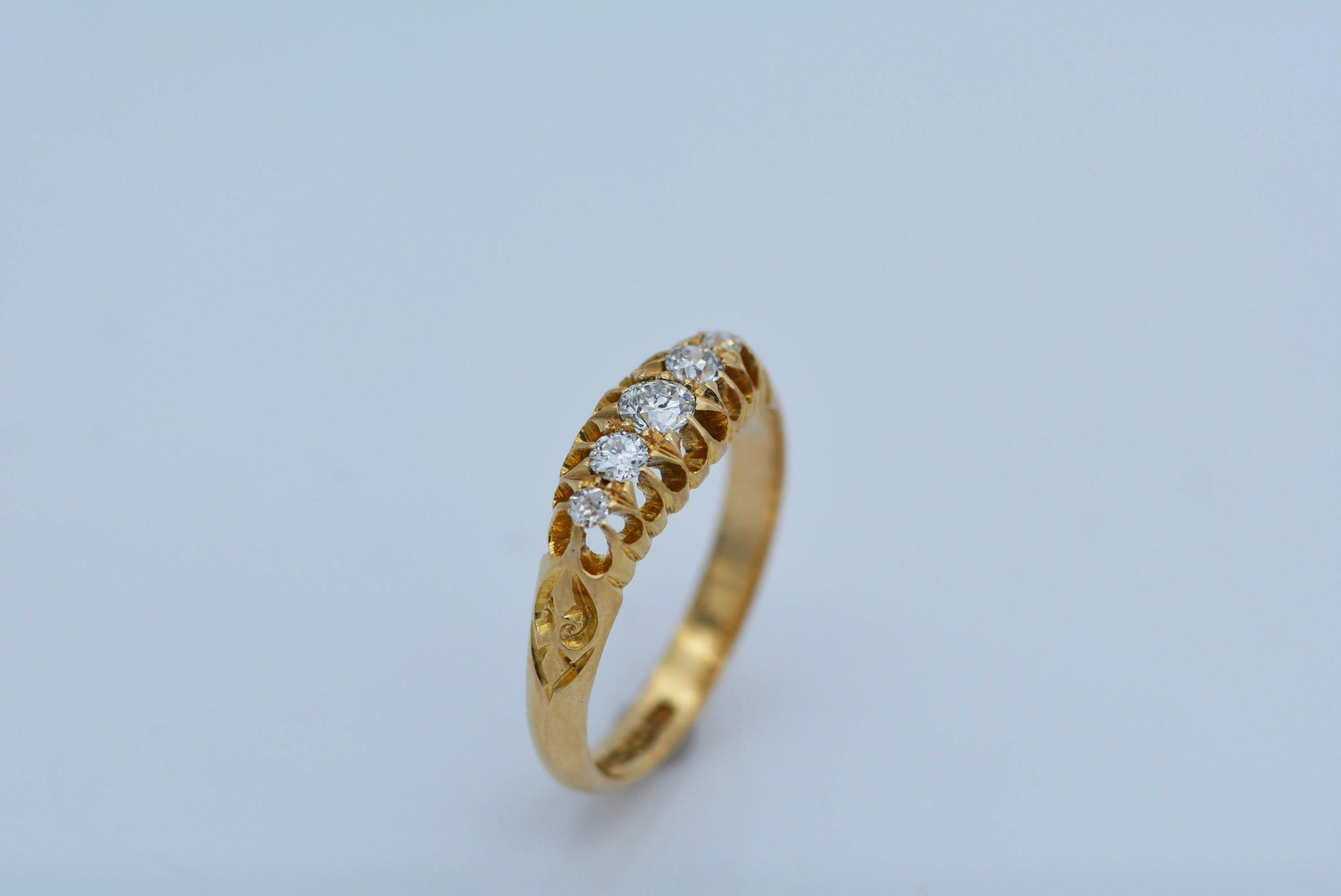 Late Victorian English Five Diamond Ring in 18 Karat Gold For Sale