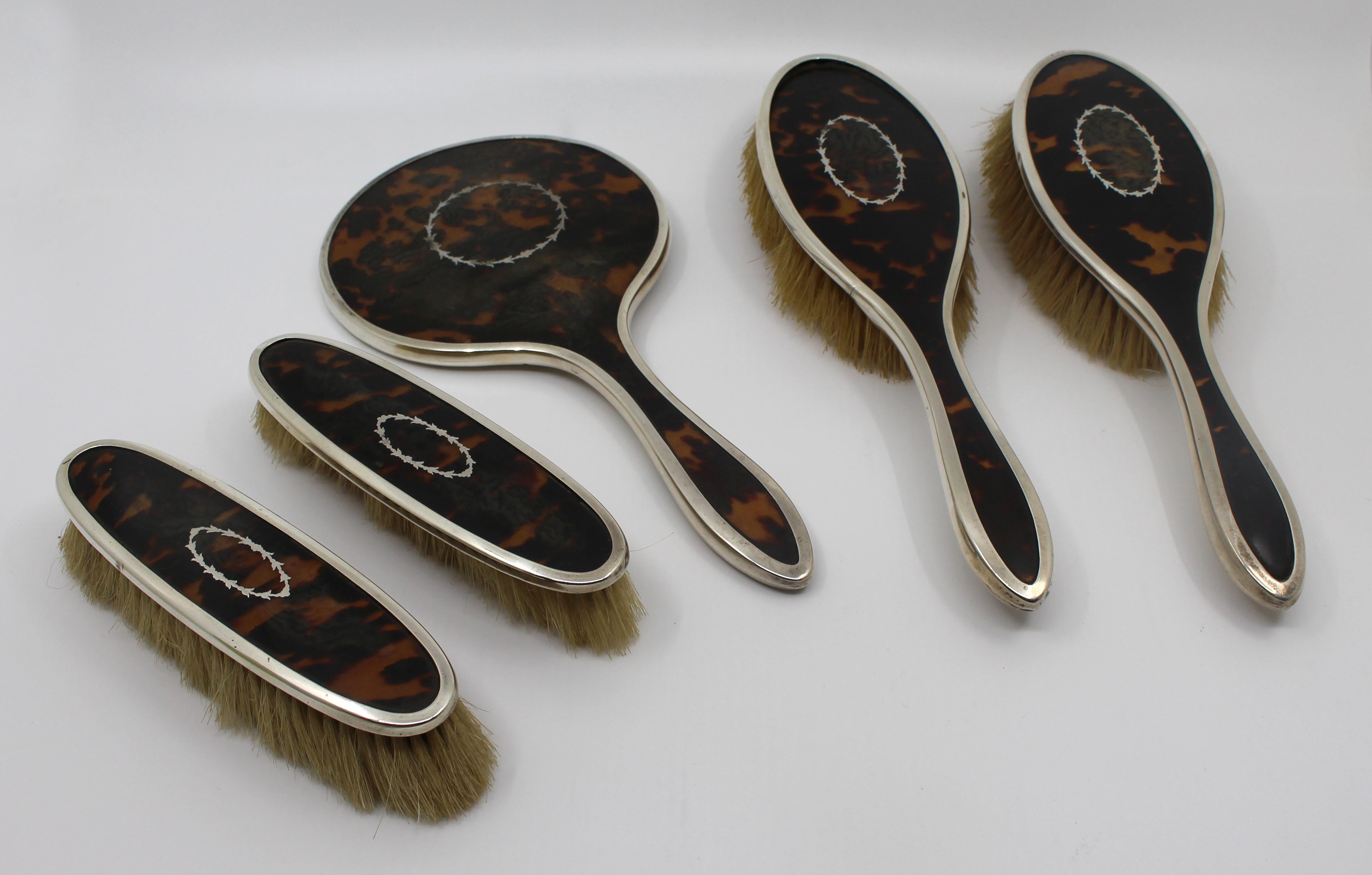English five piece silver & Tortoiseshell Vanity brush set 1923


Period Early 20th century, English

Maker F H Adams & Co

Hallmark Birmingham, 1923

Pieces 5 pieces: pair of clothes brushes, vanity mirror & pair of hair brushes
