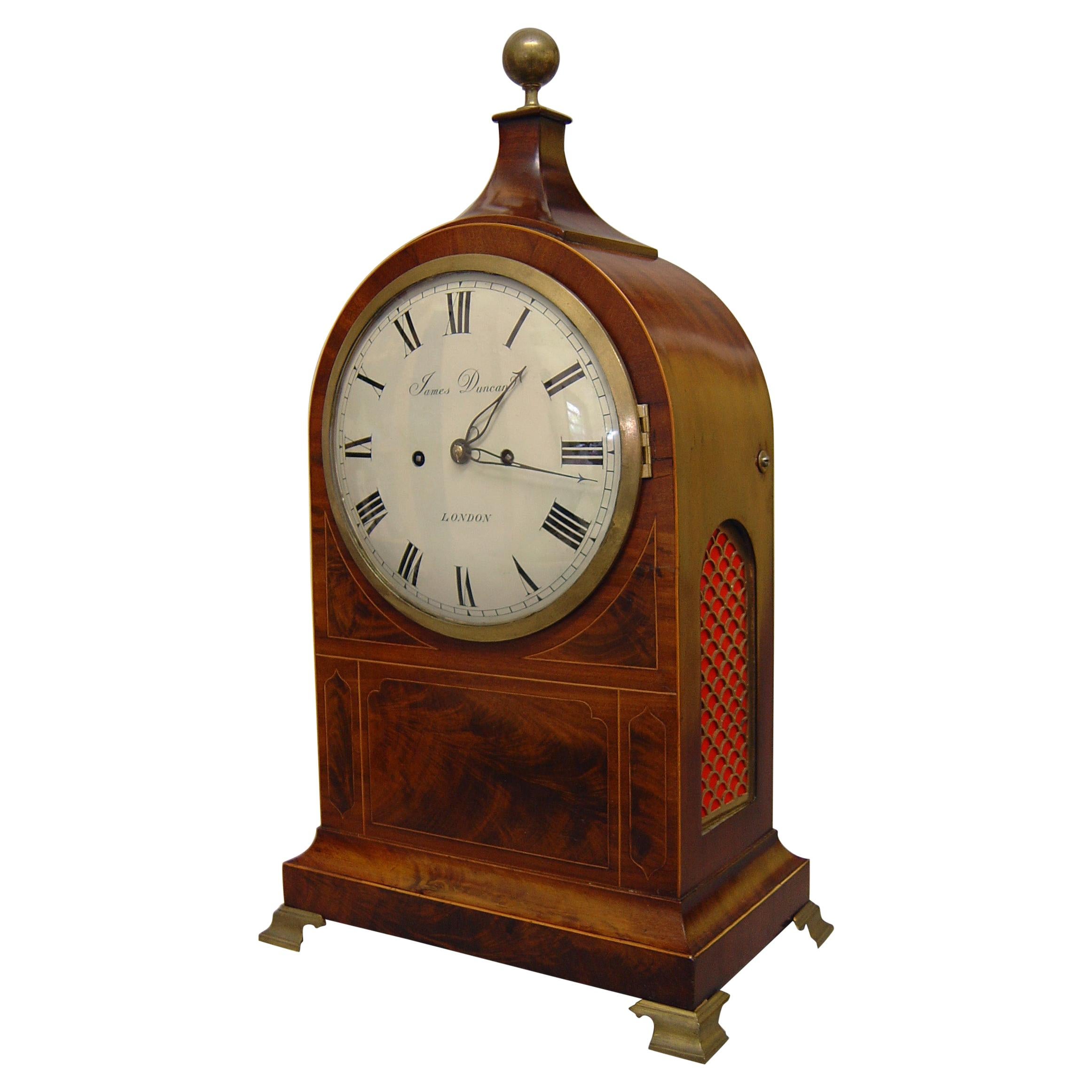 Horloge à chevalet George III en acajou flammé anglais par James Duncan, Londres en vente