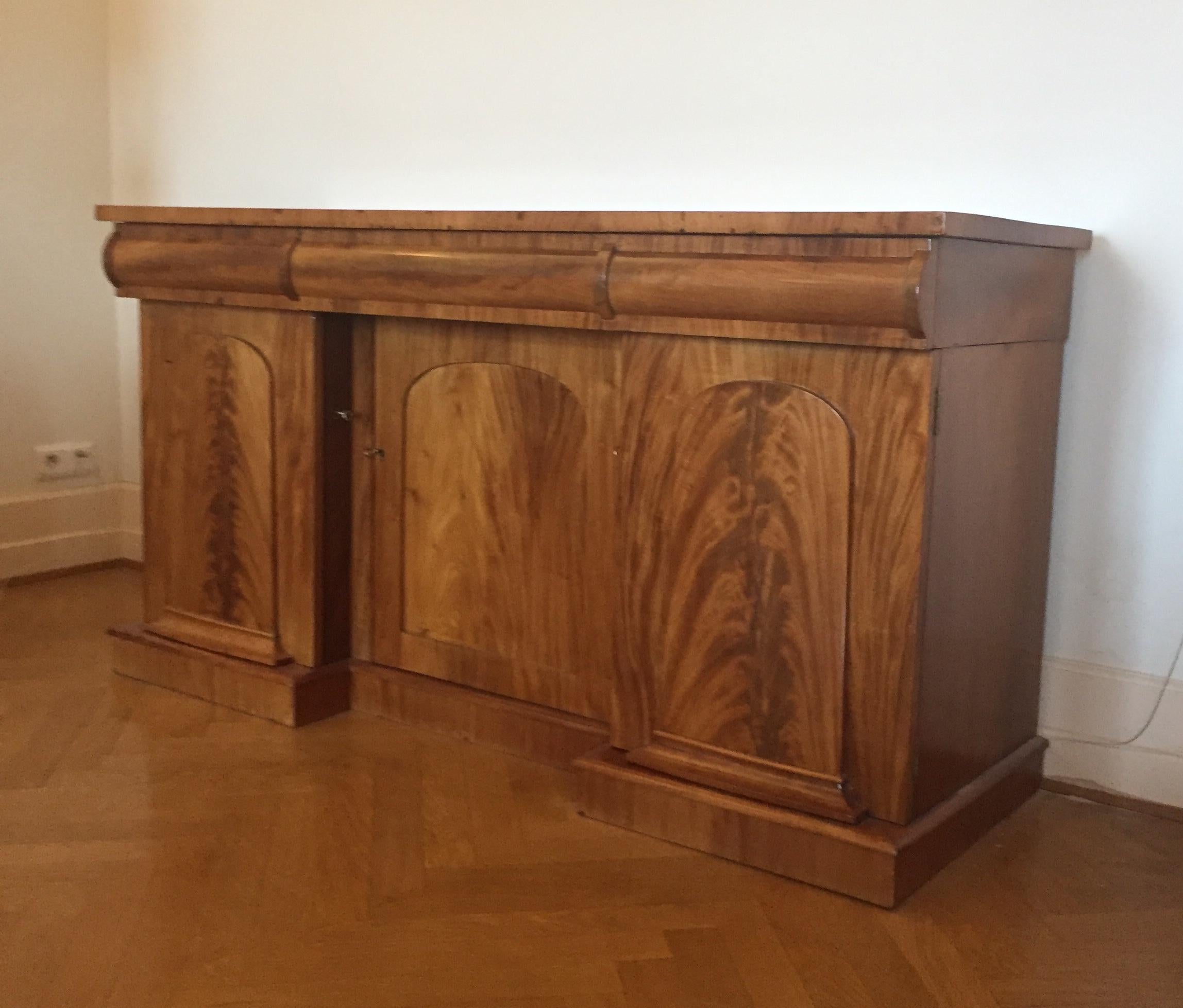 Late Victorian English Flamingo Mahogany Sideboard-Bar, 19th Century For Sale