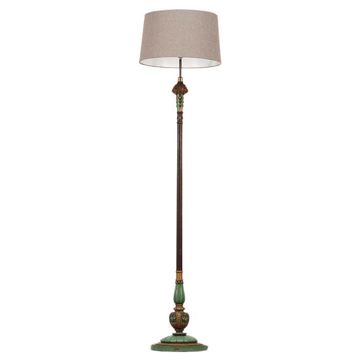 Englische Stehlampe in verwitterter alter Farbe im Angebot