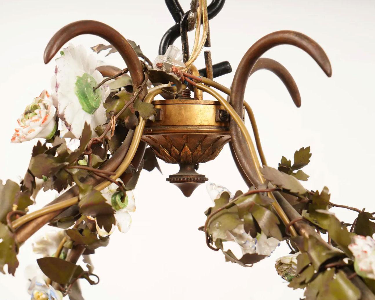 British English Floral Porcelain and Brass Eight-Light Chandelier For Sale