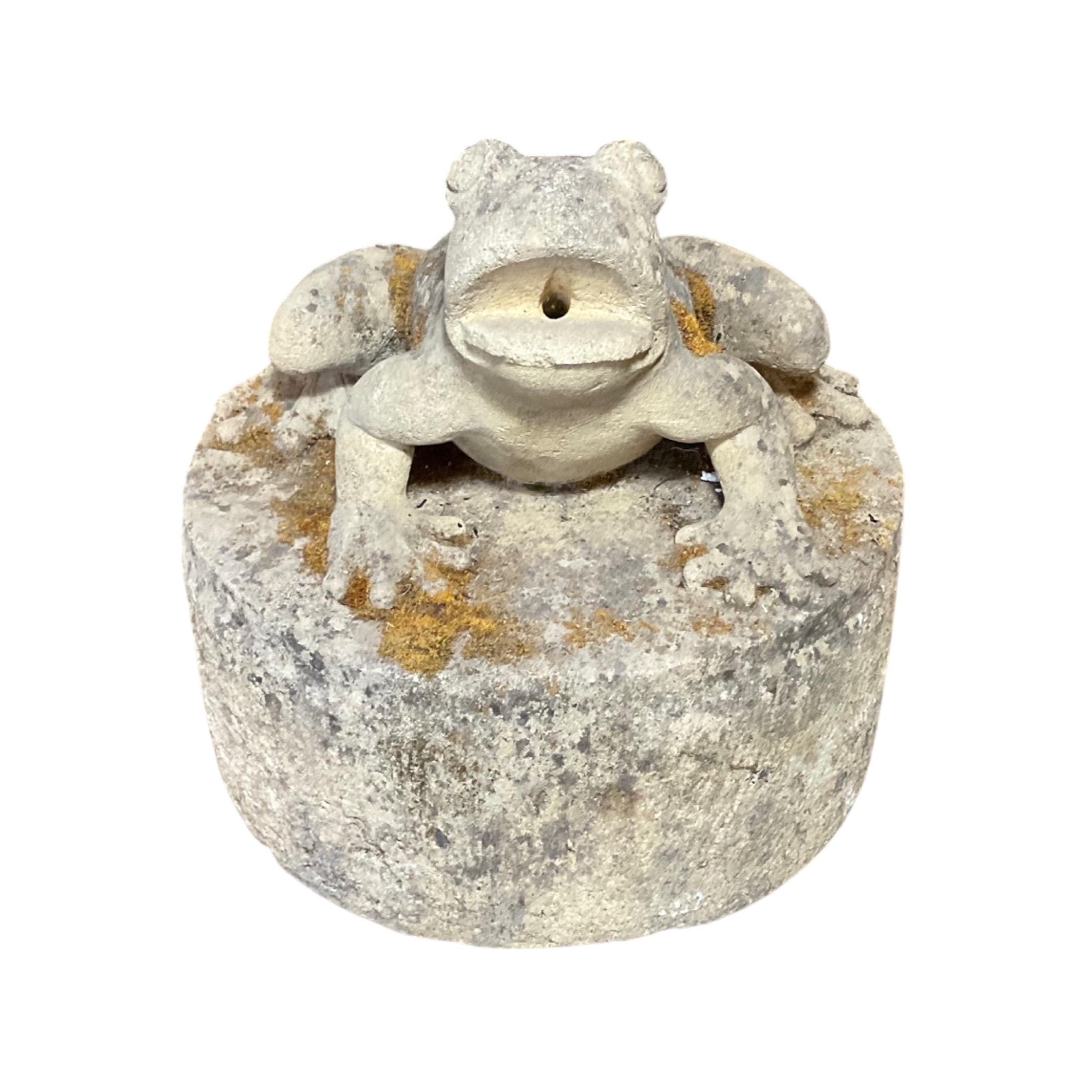 Englischer Springbrunnen Geschnitzter Froschkopf im Zustand „Gut“ im Angebot in Dallas, TX