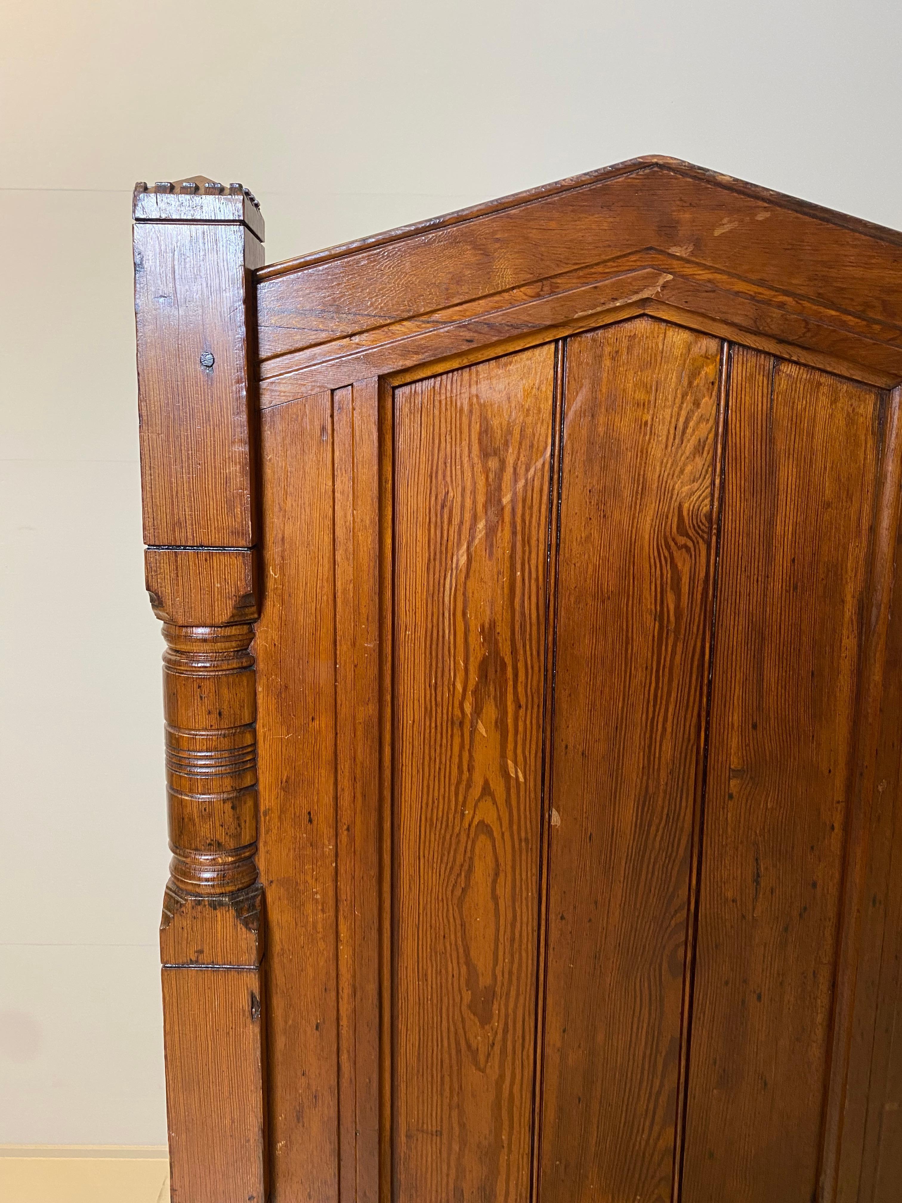 Britannique Throne/Armchair anglais ancien de Macon libre en pin, 19ème siècle en vente