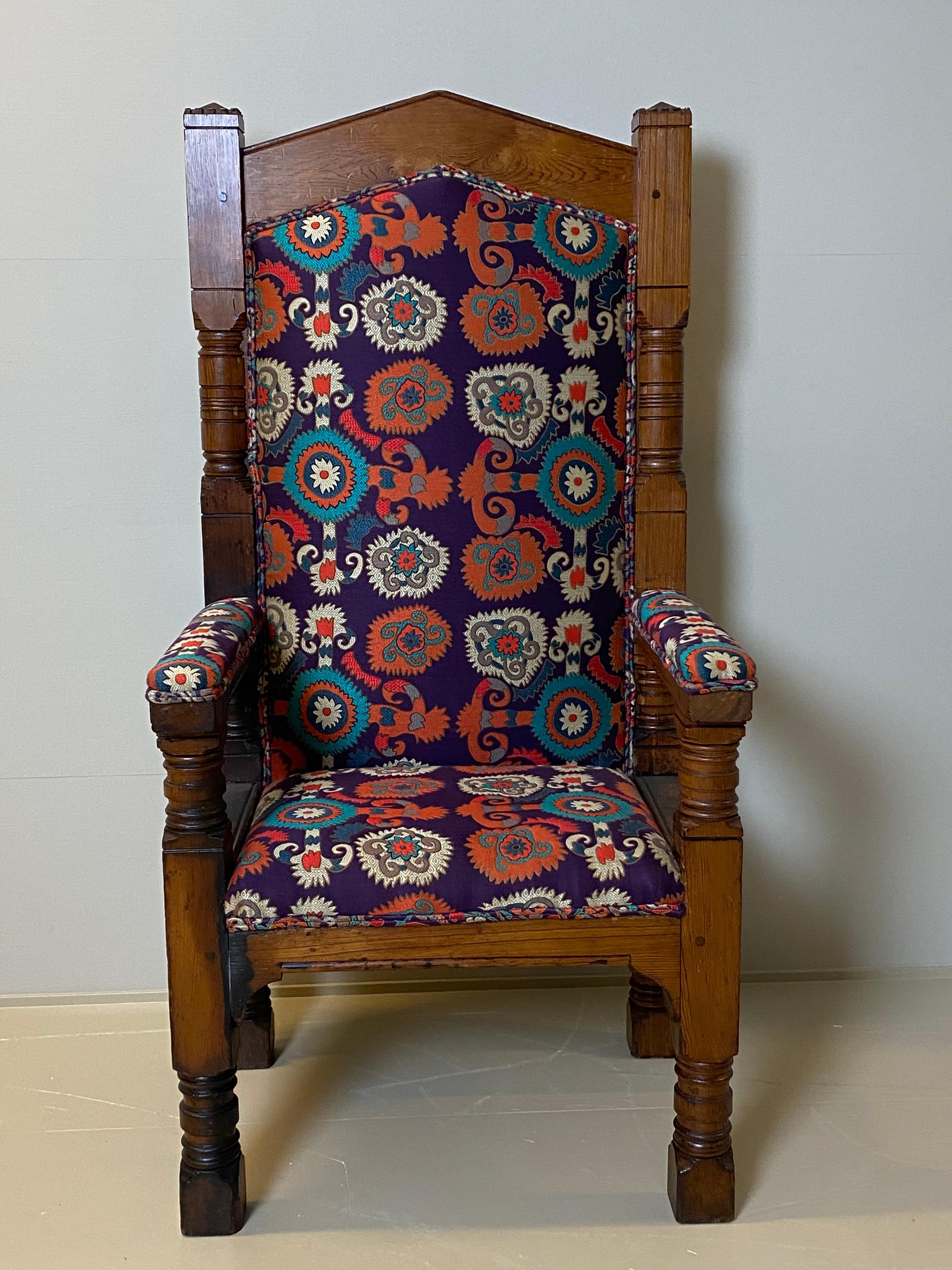 Throne/Armchair anglais ancien de Macon libre en pin, 19ème siècle Bon état - En vente à Schellebelle, BE
