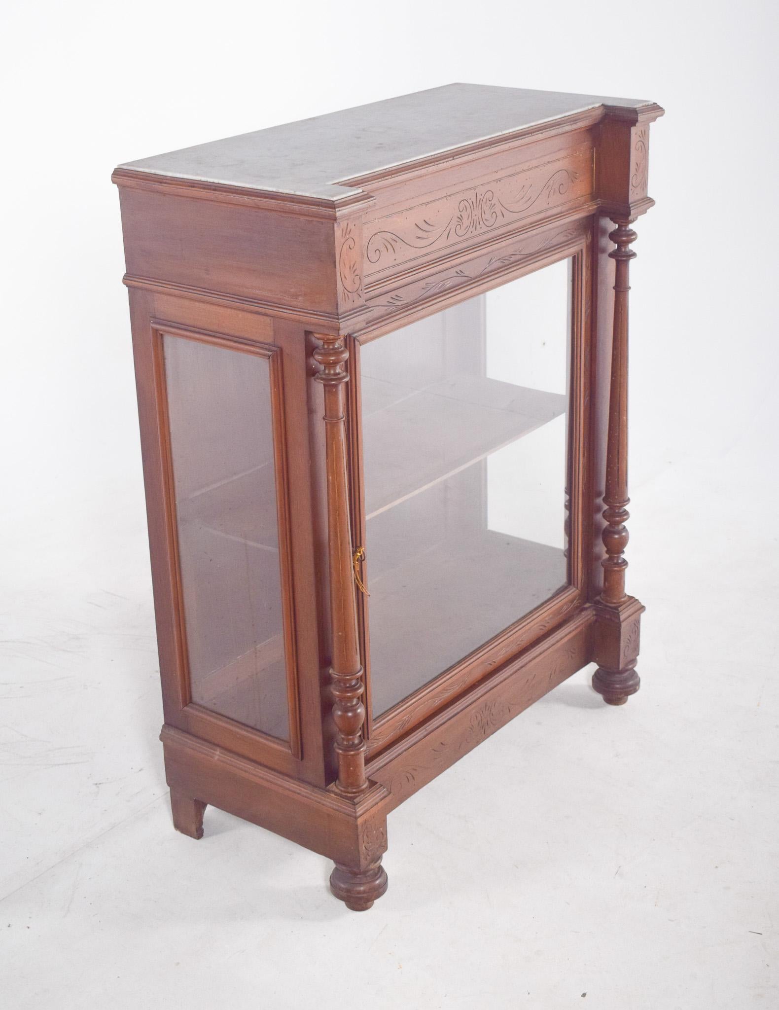Englische Front Vitrine in Wood im Zustand „Gut“ im Angebot in Lisboa, Lisboa