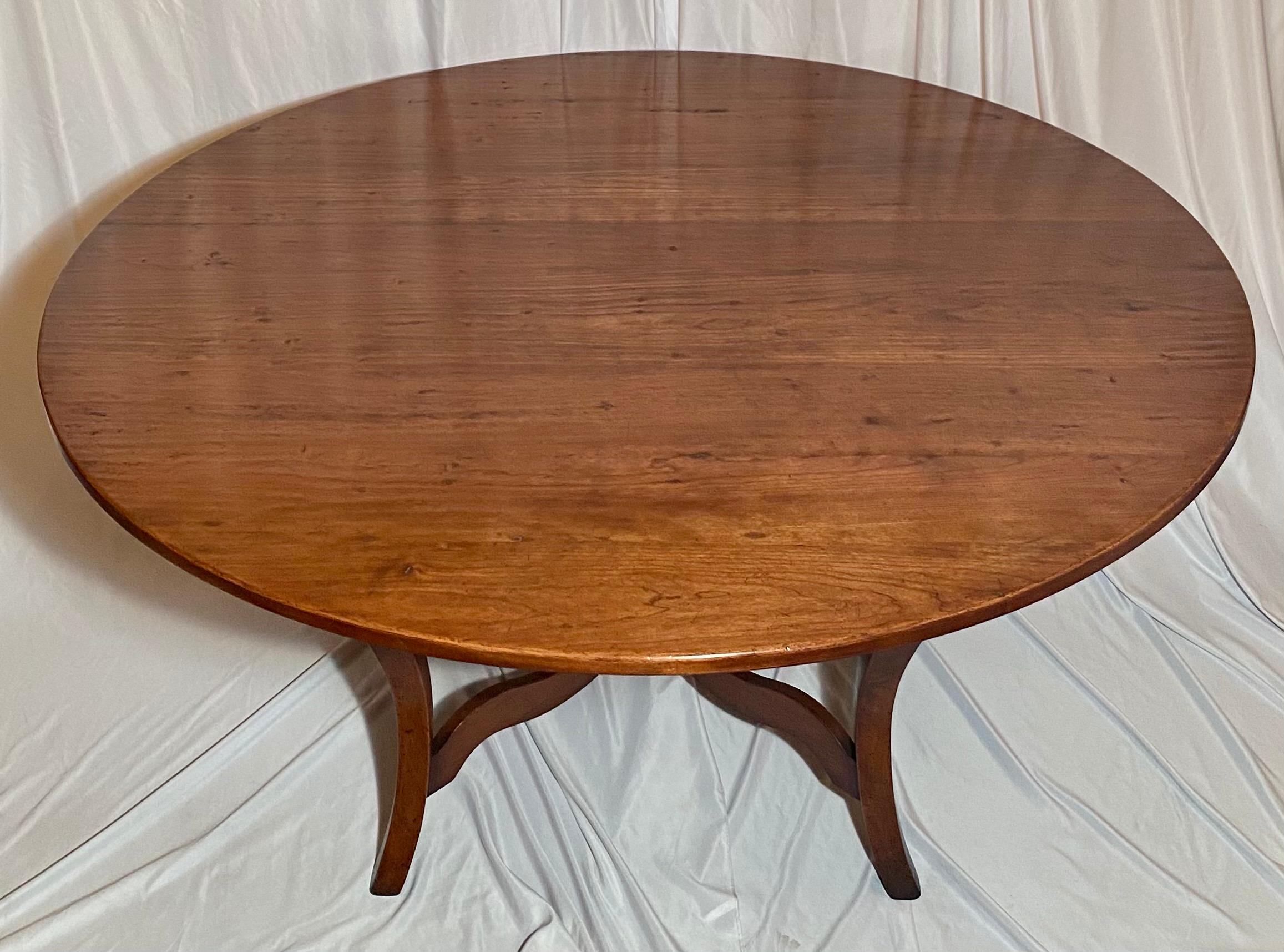 English Fruitwood Round Table on Pedestal In Excellent Condition In New Orleans, LA