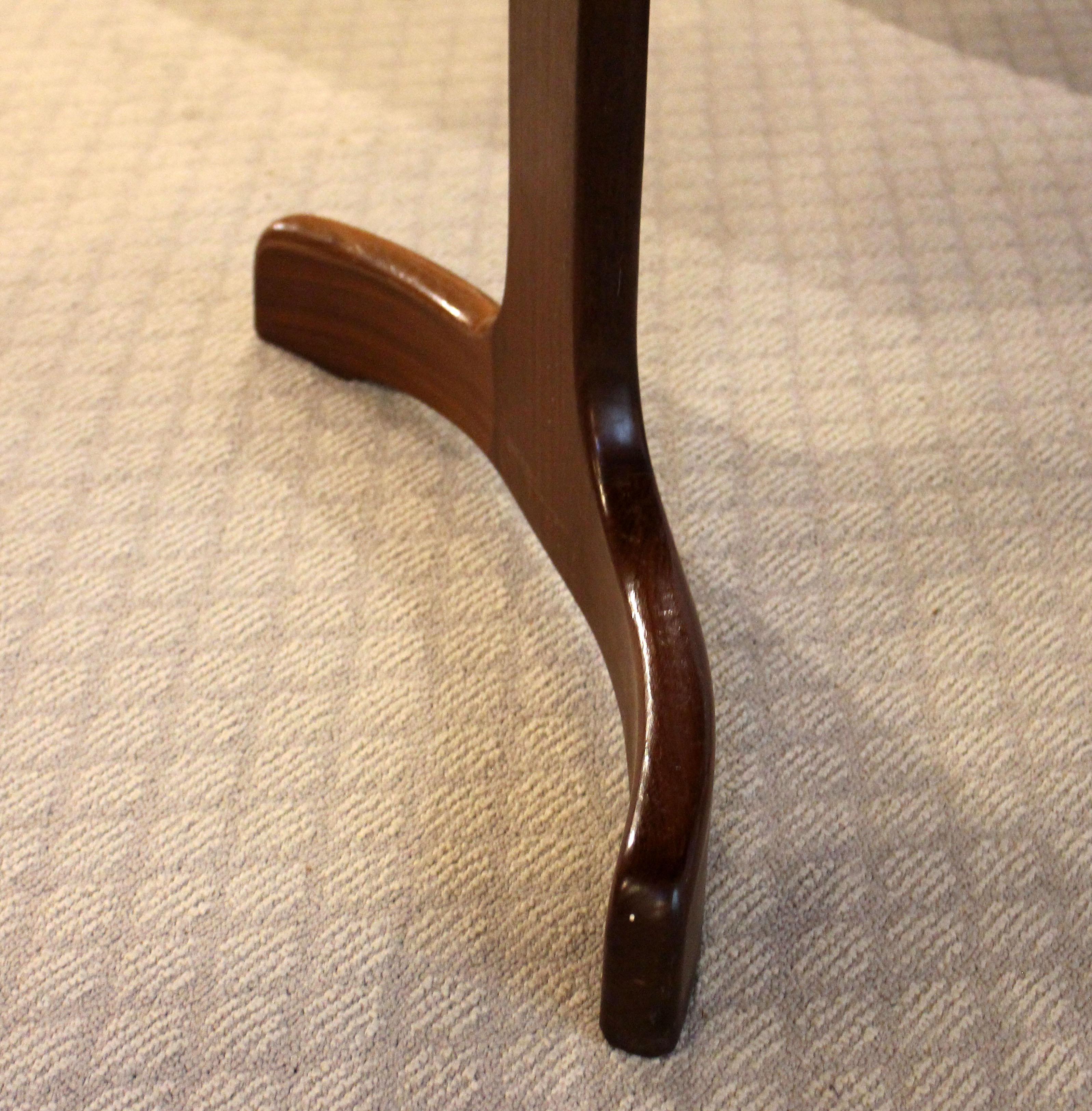 English G-plan Mid Century Modern Extendable Oval Dining Table In Good Condition In Chapel Hill, NC