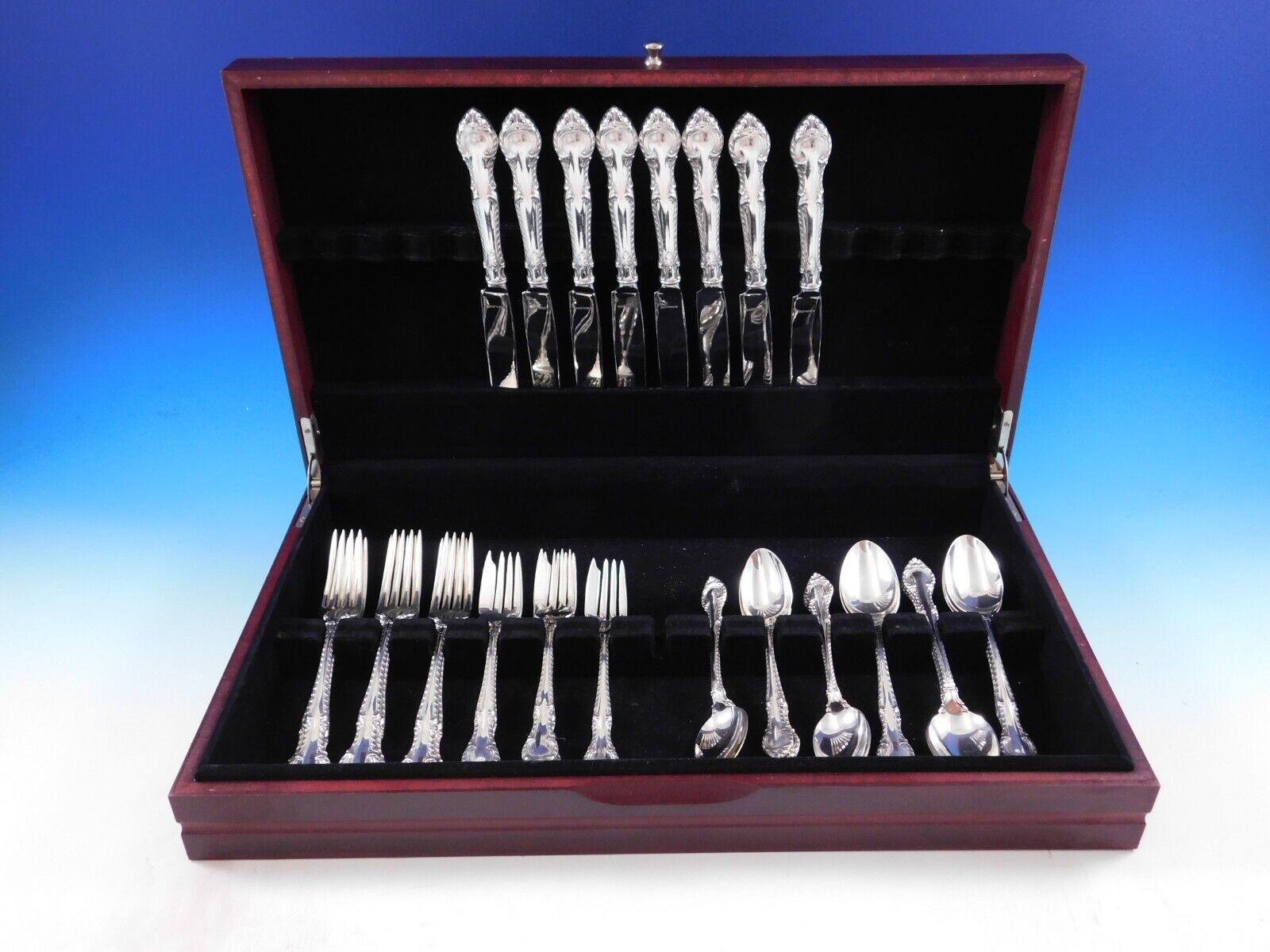 Gorgeous Dinner Size English Gadroon by Gorham sterling silver Flatware set, 40 pieces. This set includes:

8 Dinner Size Knives, 9 1/2