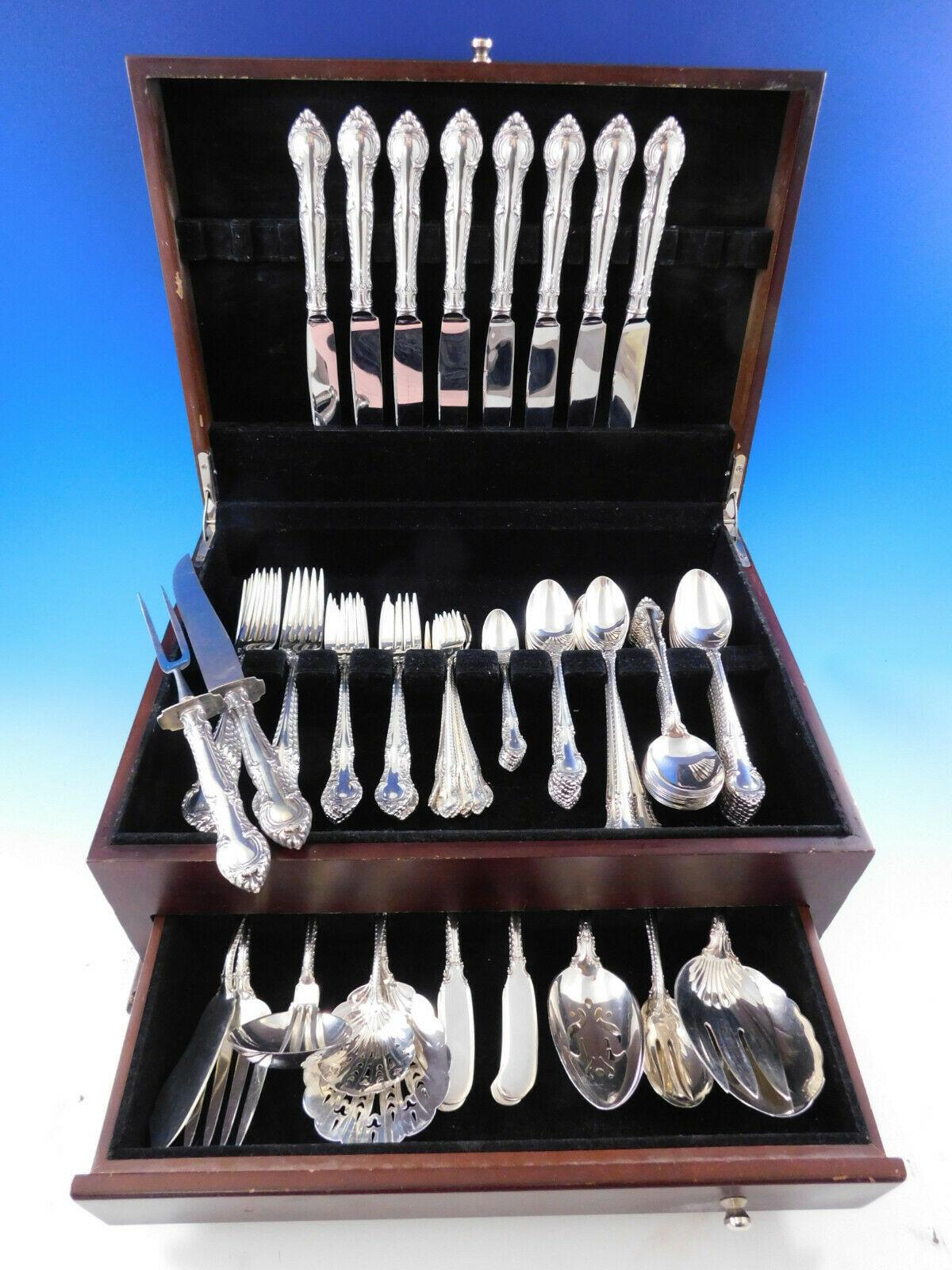 Superb dinner size English Gadroon by Gorham sterling silver flatware set, 94 pieces. This set includes:

8 dinner size knives, 9 1/2