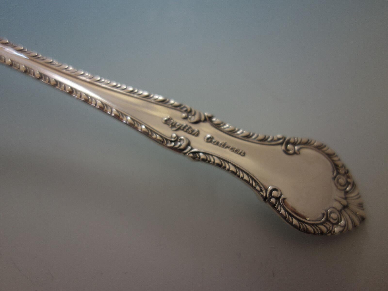Service de couverts en argent sterling Gadroon by Gorham - 48 pièces. Cet ensemble comprend :

8 couteaux, 8 7/8