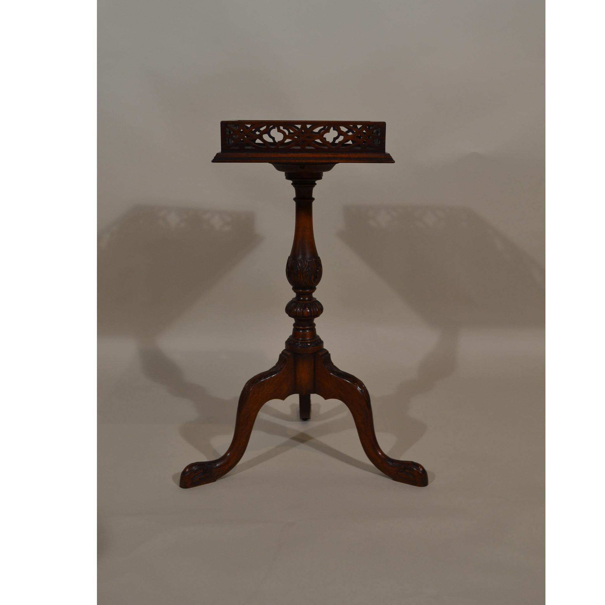 English Galleried Tripod Mahogany Side Table In Good Condition In New Orleans, LA