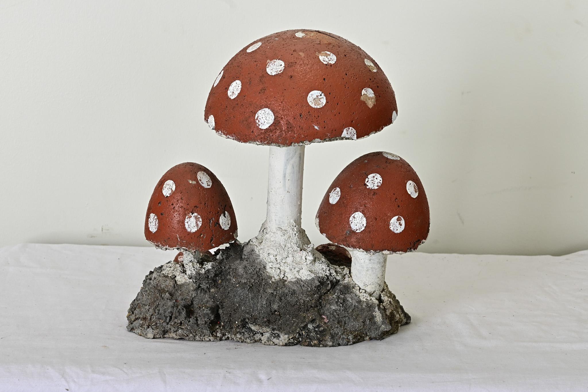 English Garden Mushrooms In Good Condition In Baton Rouge, LA