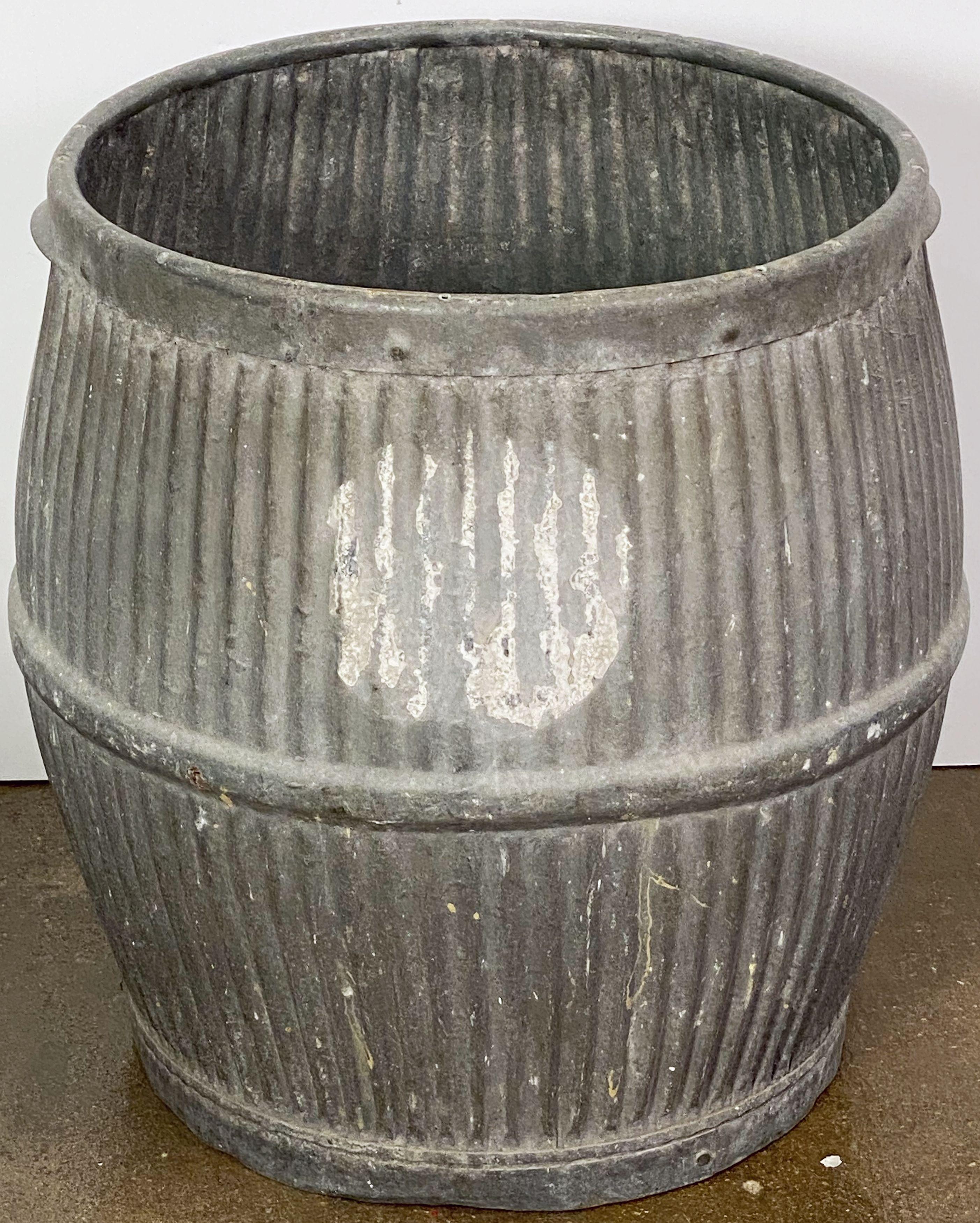 English Garden Pot or Dolly Tub Planter of Zinc For Sale 8