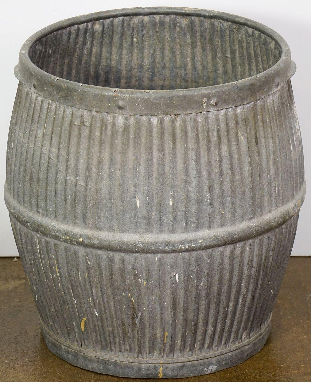 A fine medium-sized English garden pot or dolly tub planter of zinc, featuring a ribbed design to the circumference, with rolled edge top and base.

 Measures: (Height 19 1/2 in x Diameter 19 1/2 in) 

Can be turned upside down for use as a