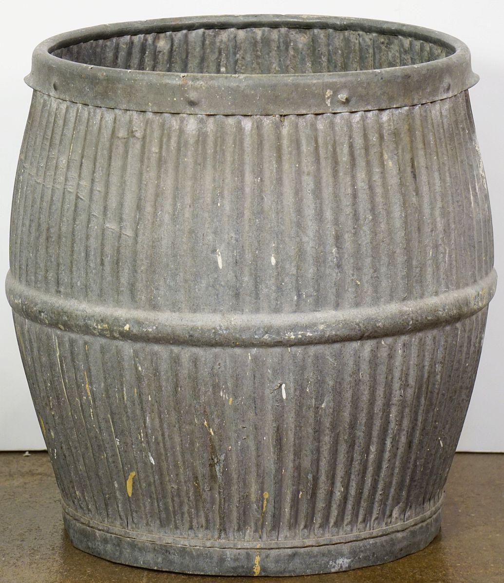 English Garden Pot or Dolly Tub Planter of Zinc For Sale 13