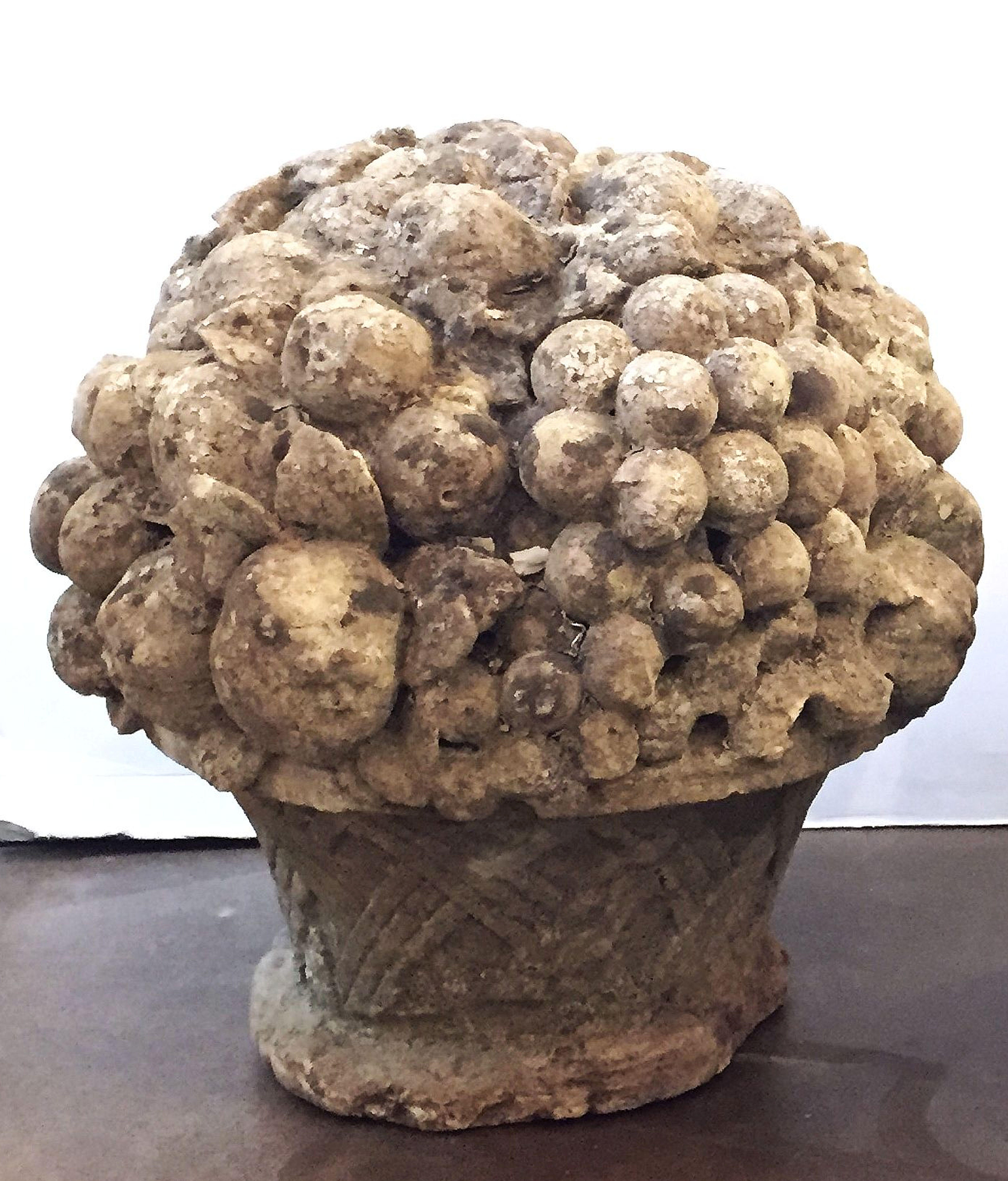 Pierre artificielle Panier ou bouquet de fruits de jardin en pierre d'Angleterre en vente