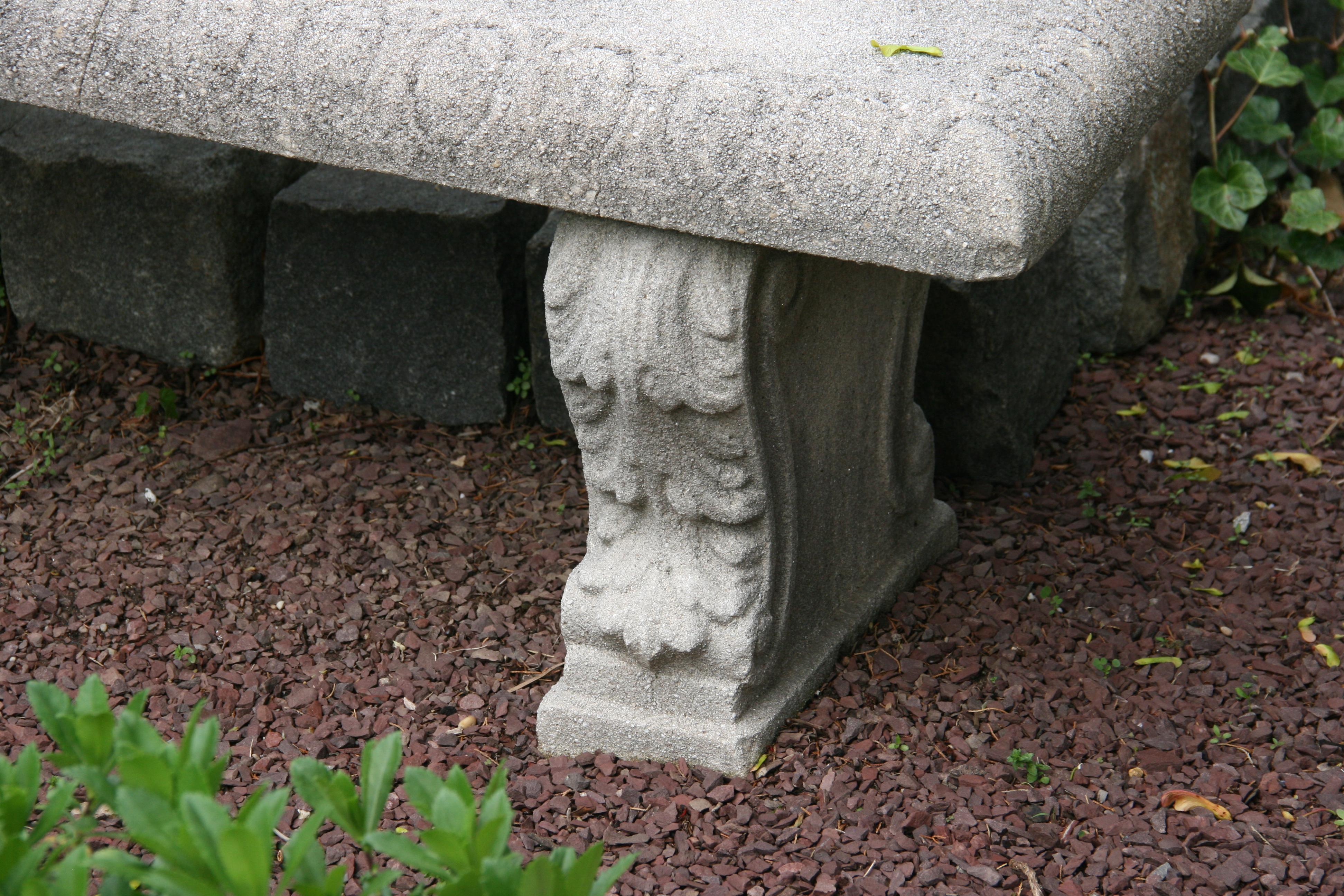English Garden Stone Bench 1920's In Good Condition In Douglas Manor, NY