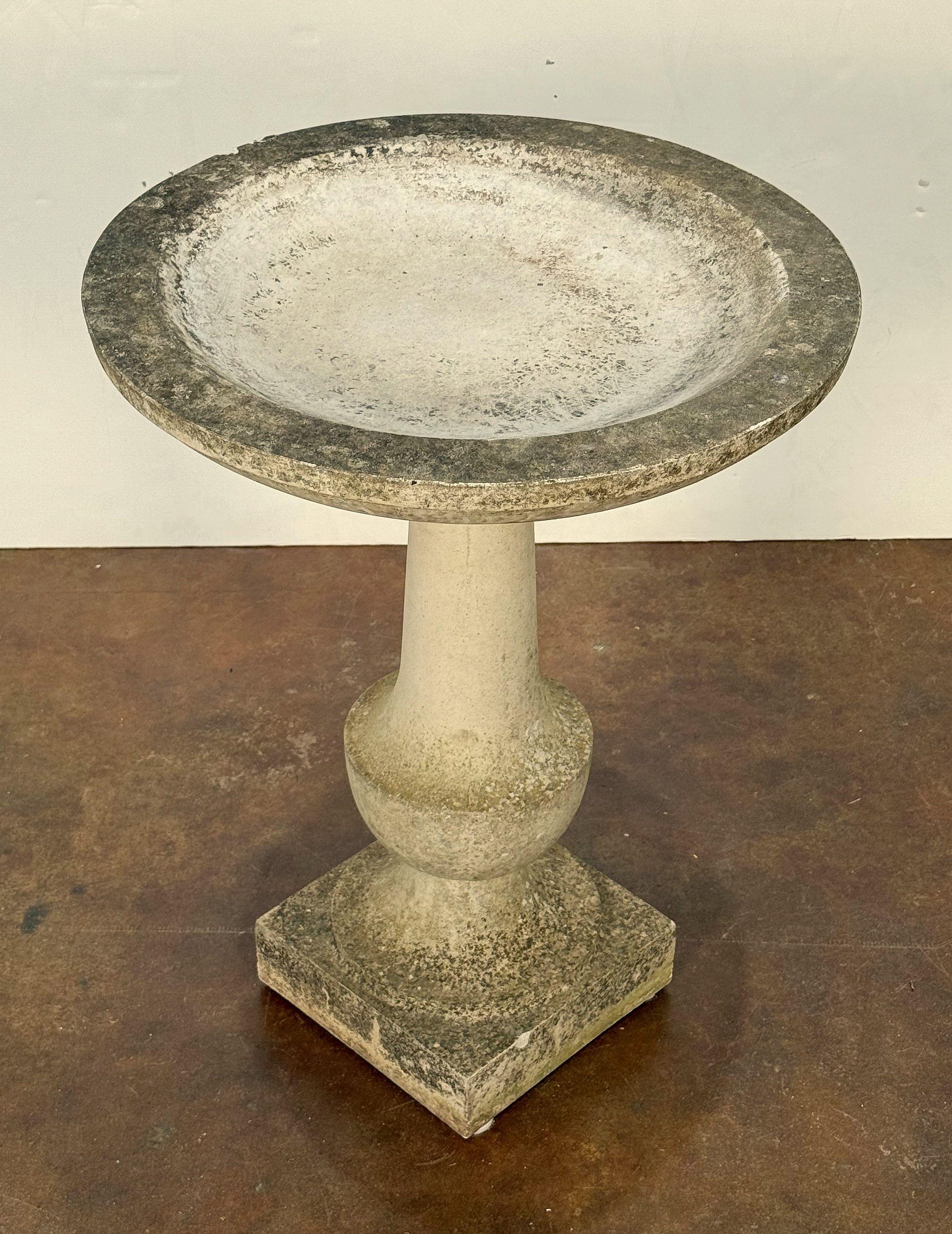 English Garden Stone Bird Bath with Baluster Column Base In Good Condition For Sale In Austin, TX