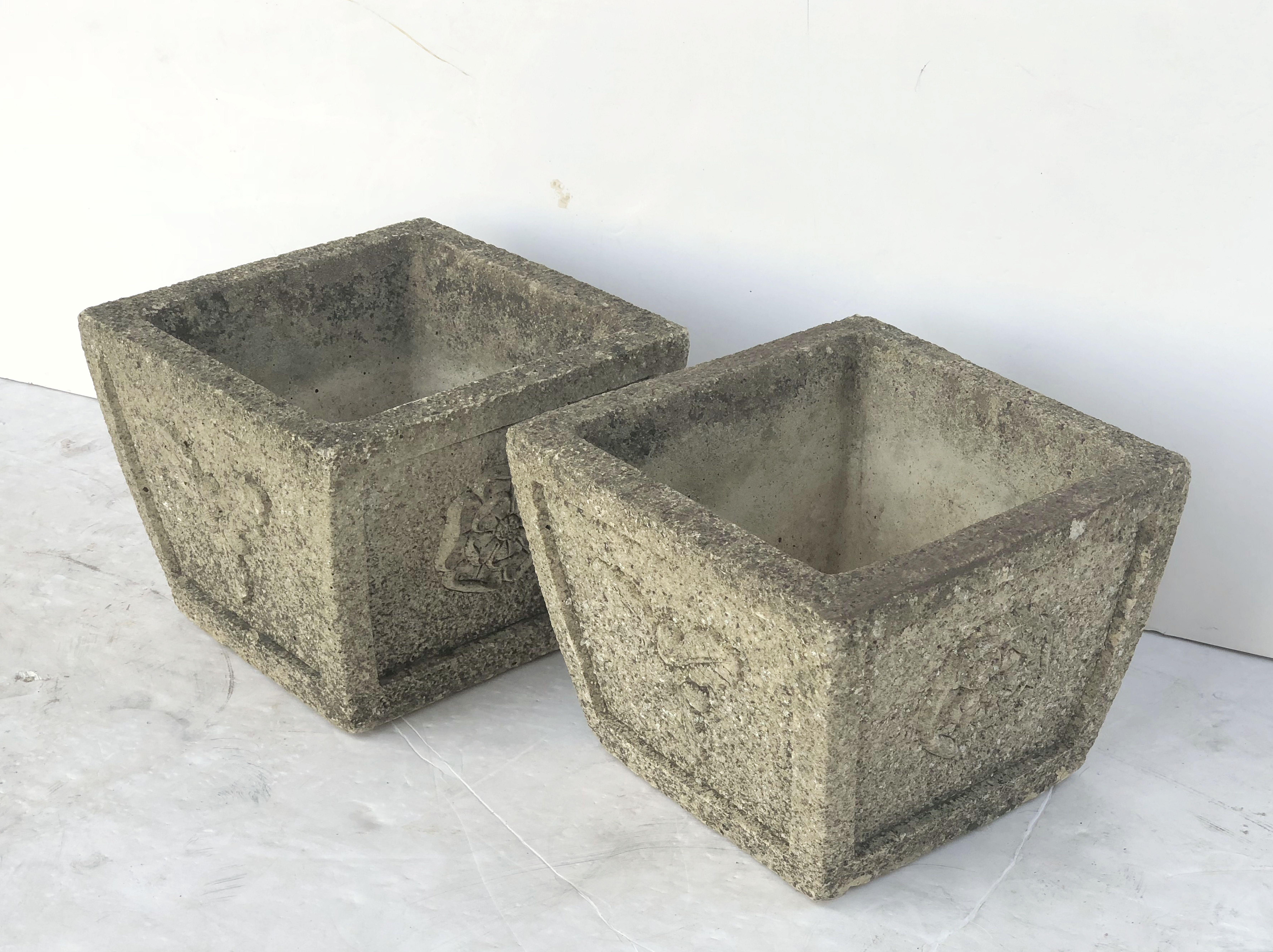A pair of fine English square garden pots or planters (or jardiniere urns) of composition stone from the Cotswolds, each pot featuring opposing designs of oak leaf clusters and a Tudor Rose.

Measures: Height 8