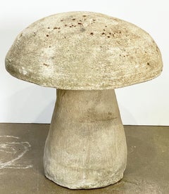 English Garden Stone Mushroom (H 16 1/4)