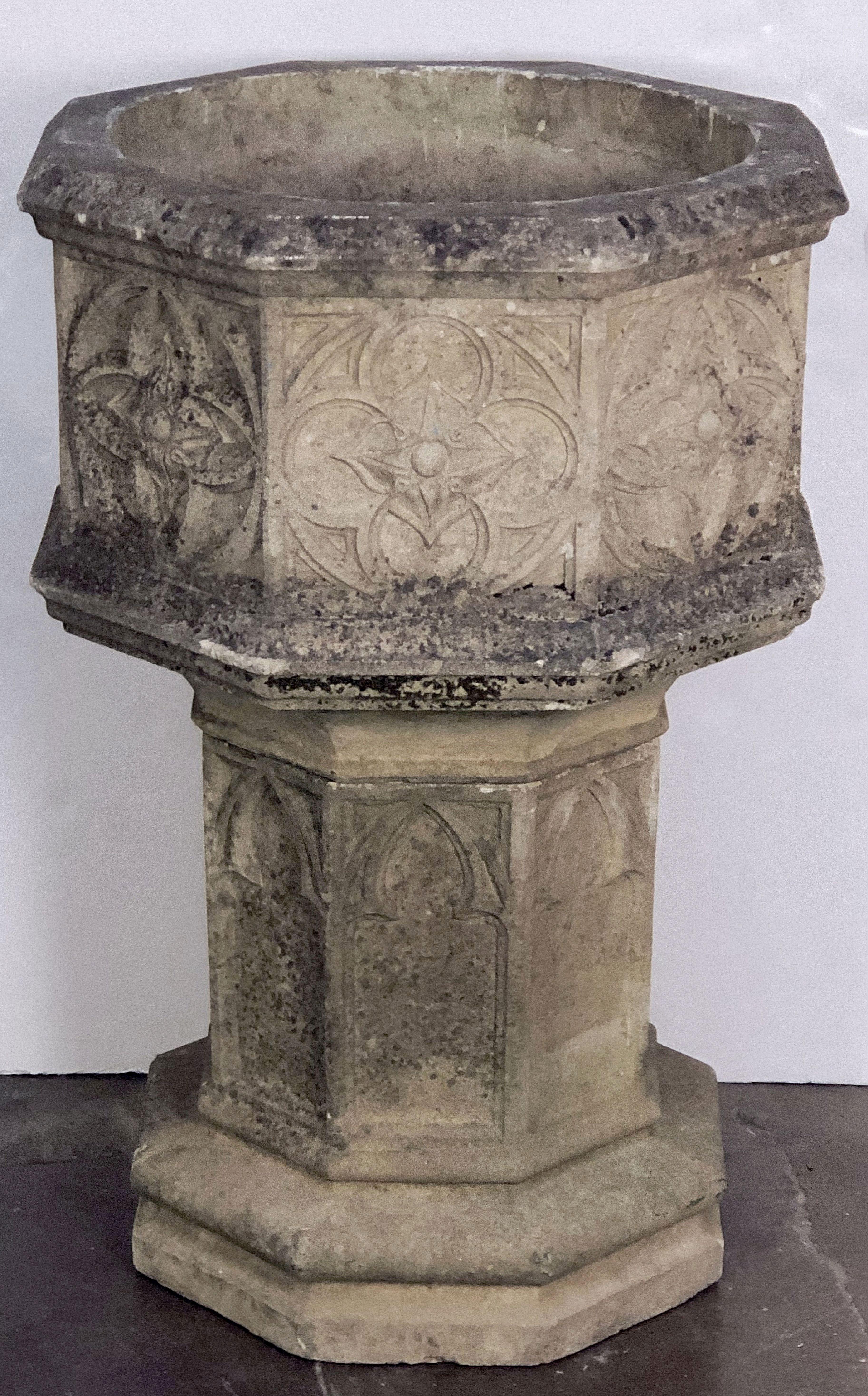 English Garden Stone Octagonal Planter on Pedestal Stand in the Gothic Style In Good Condition In Austin, TX